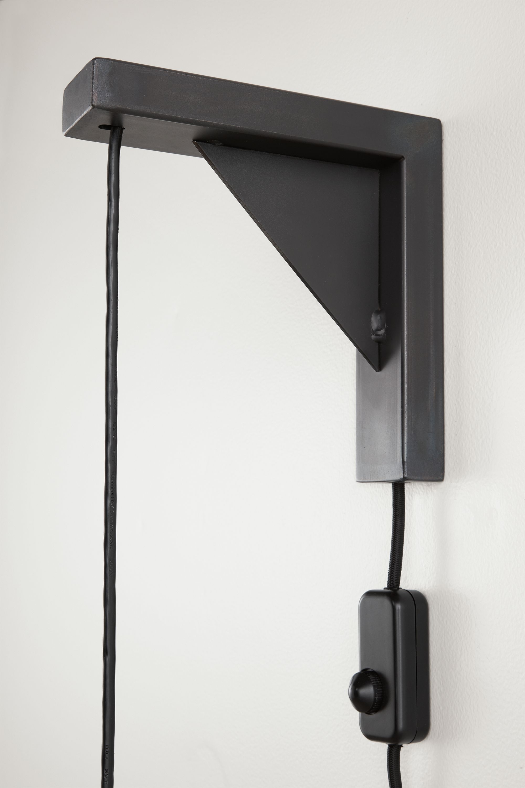 Wall mounted online pendant