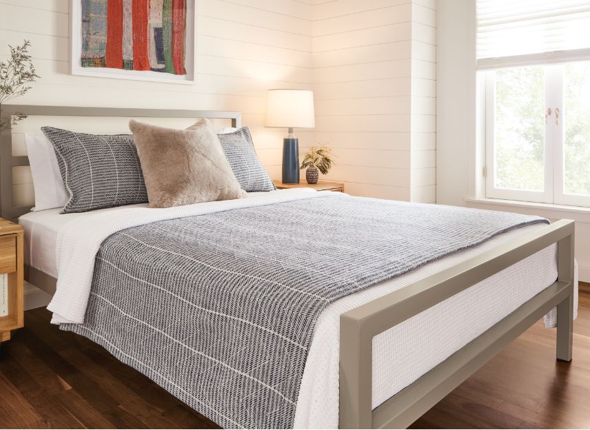 https://rnb.scene7.com/is/image/roomandboard/IA_DYS_smallBedroom_0921?size=428,312&scl=1