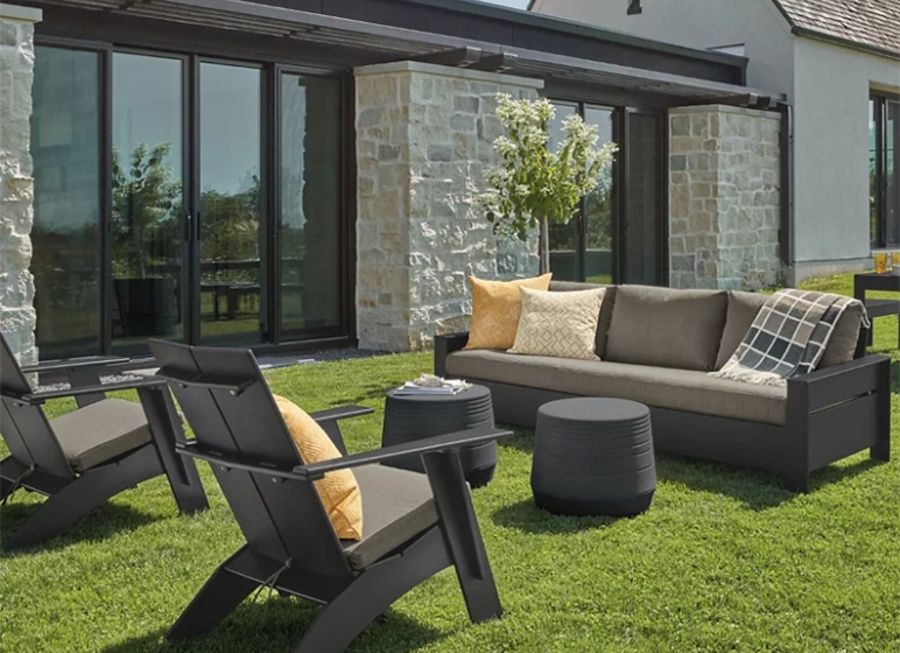How to Create an Outdoor Living Space