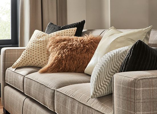 How to Pair Throw Pillows