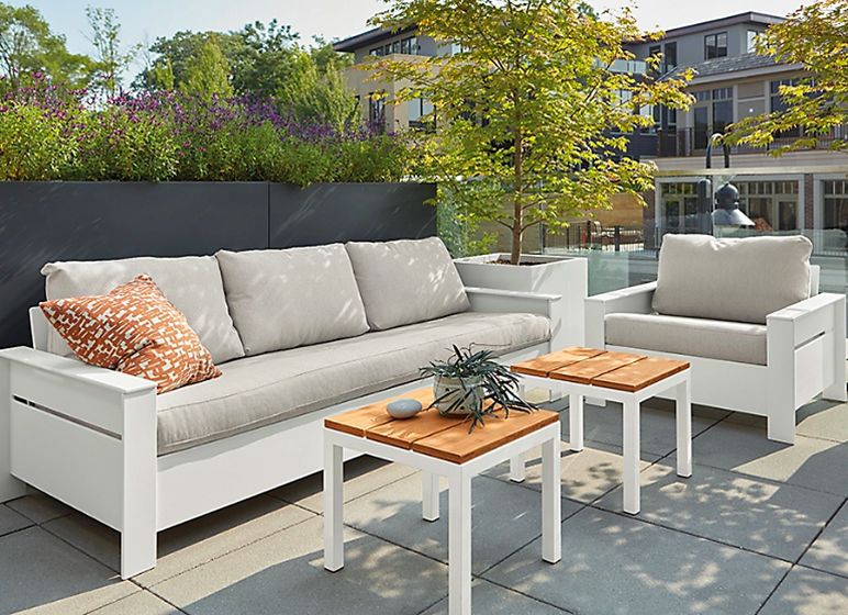 Outdoor Living & Dining Favorites