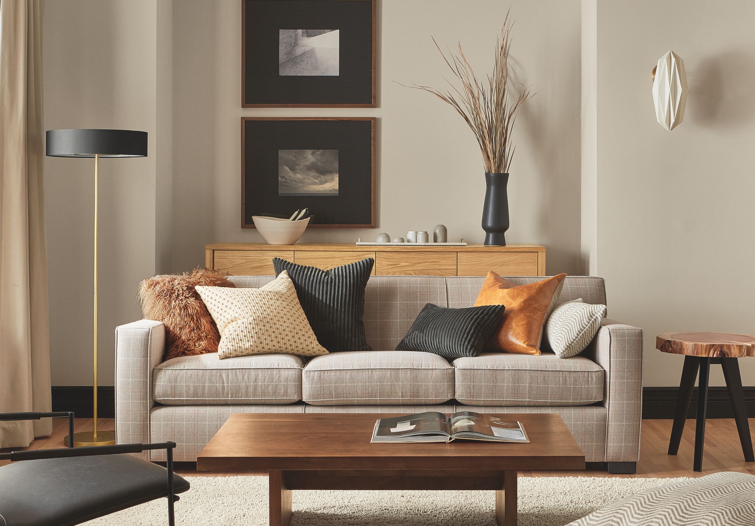 Picking the Right Throw Pillows For Your Grey Couch