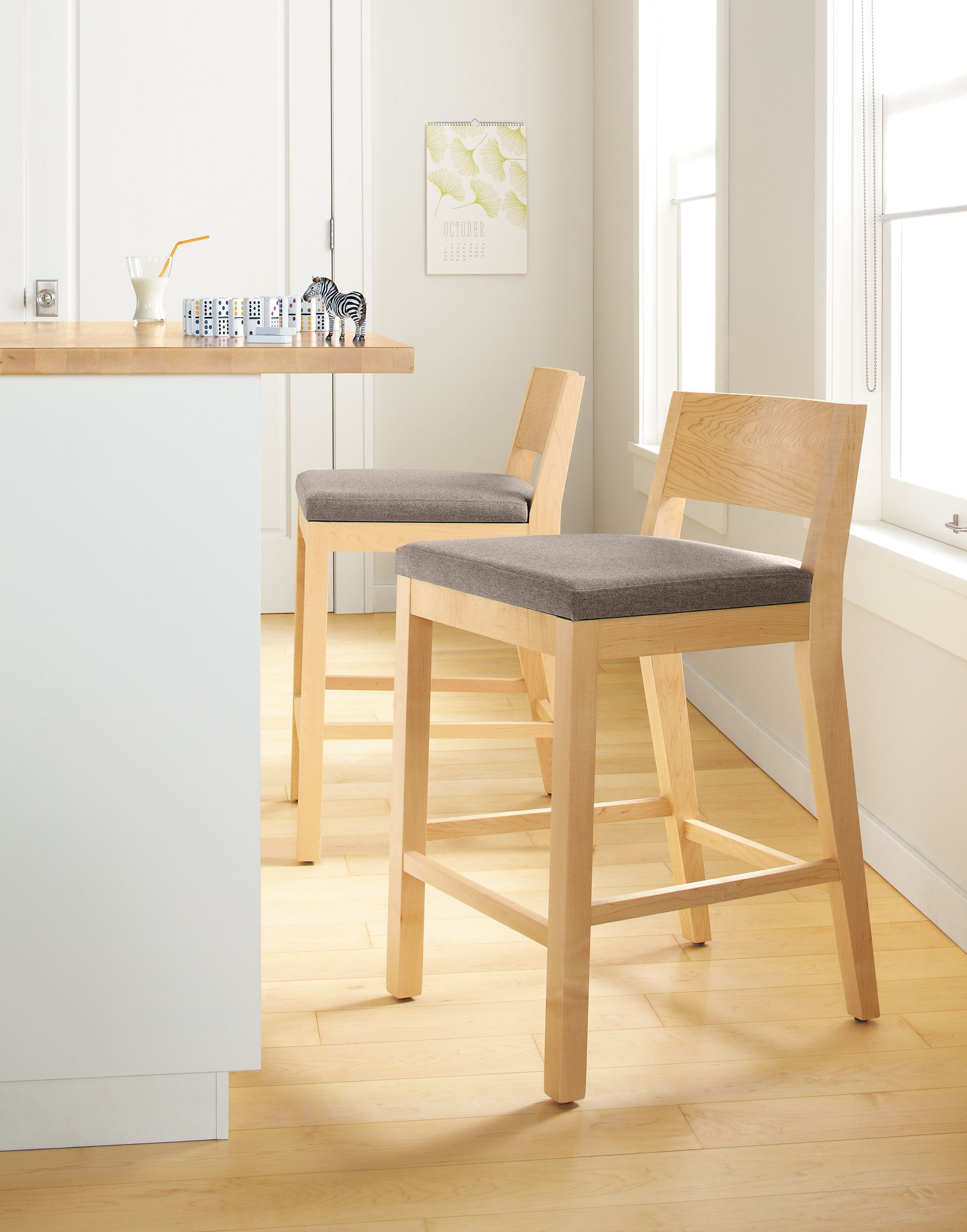 Counter stool in maple with Flint ivory fabric