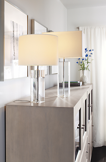 Dining room with Alexa crystal table lamp in clear glass.