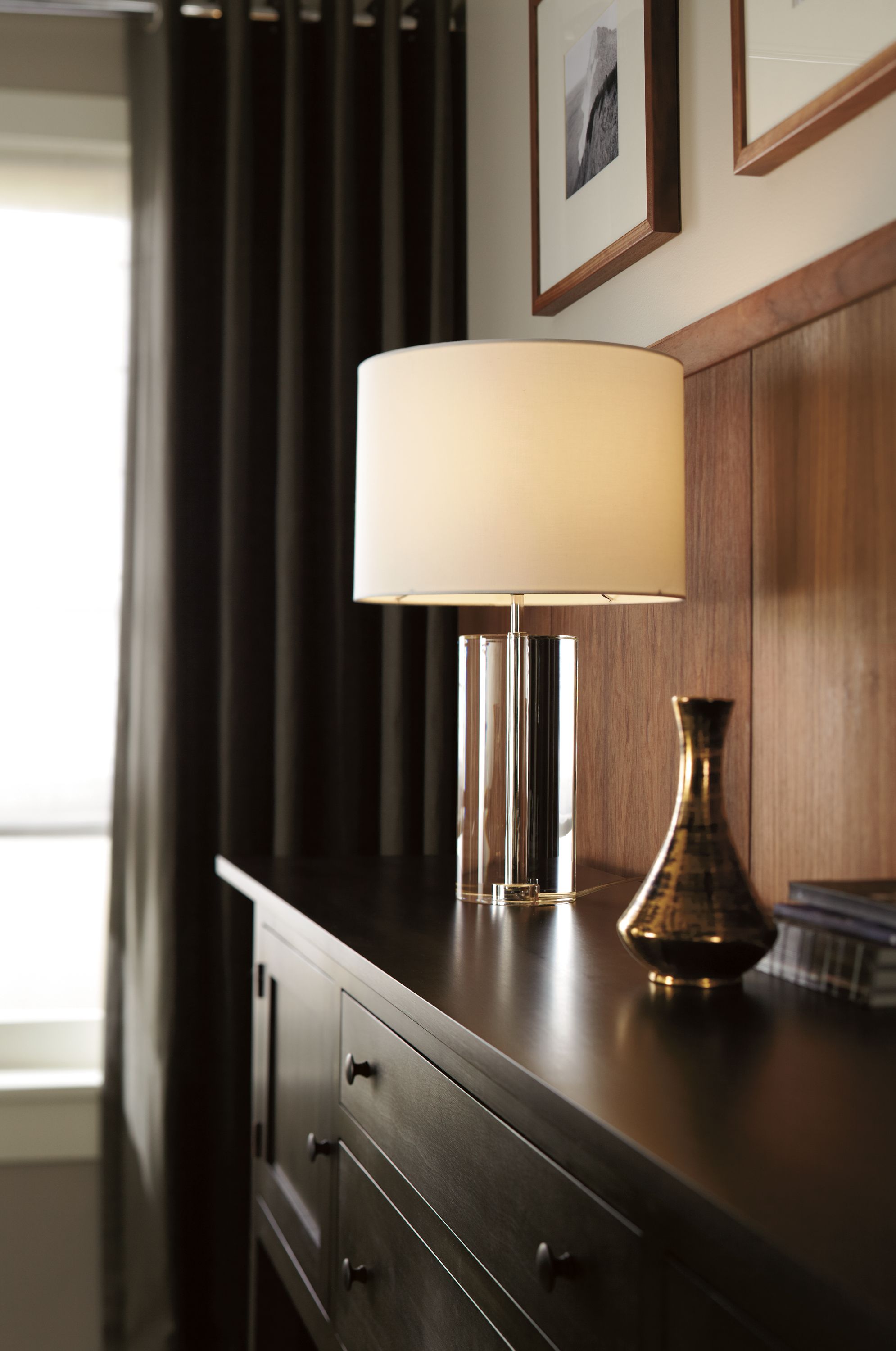 Dining room with Alexa crystal table lamp in clear.