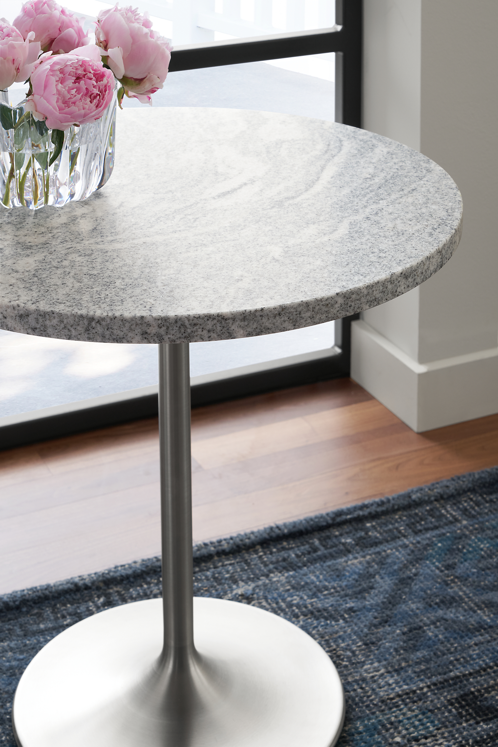 Aria 22-Round End Table with Amira Rug in Indigo.