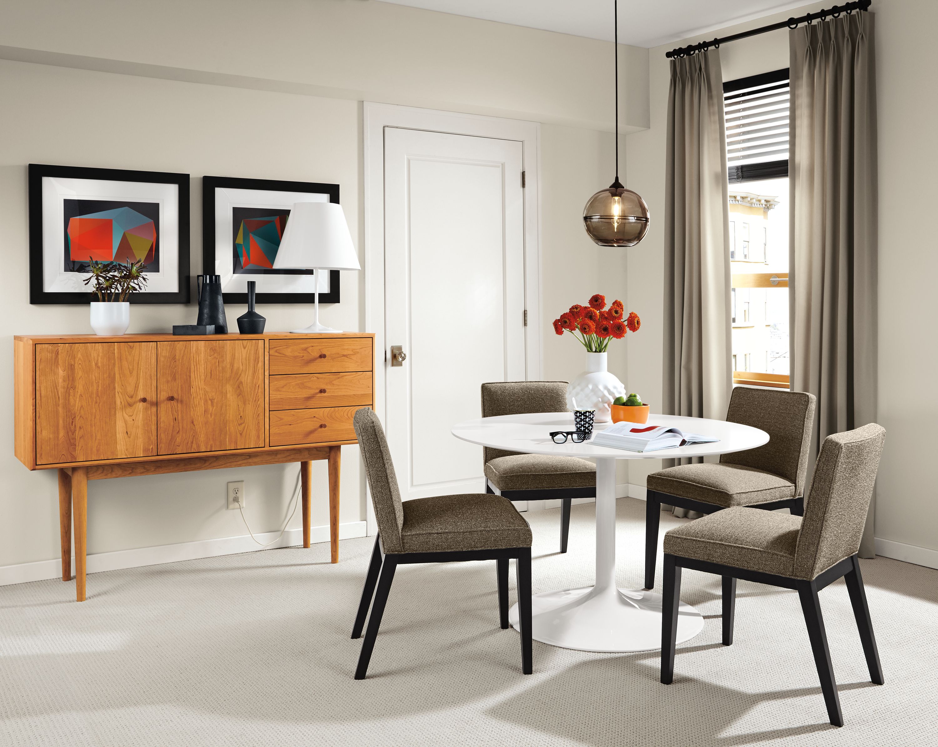 Aria white round table with four Ansel chairs.