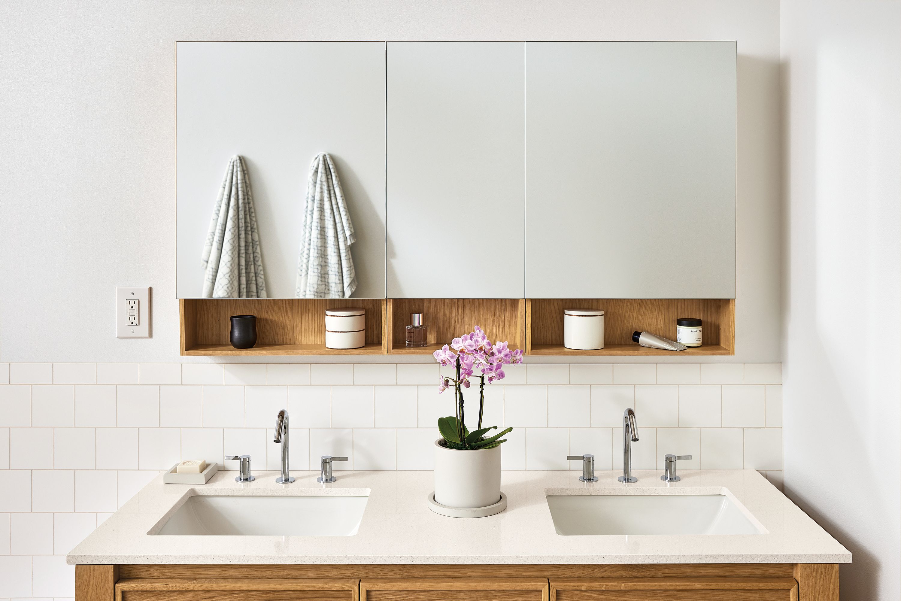 Bathroom with Bridger 53.25 wide, 3-door medicine cabinet and Amherst 60 wide vanity in white oak.