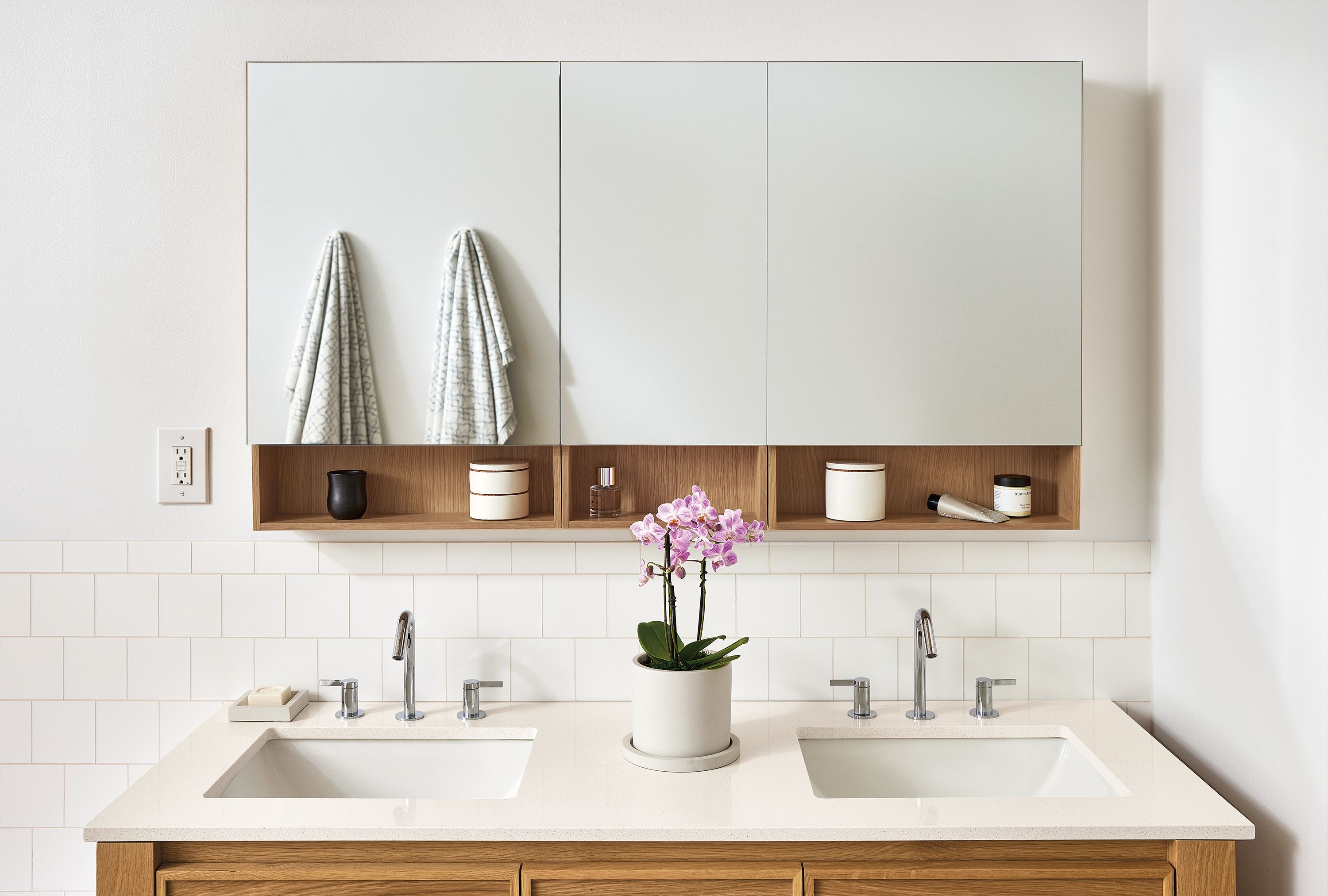 Bathroom with Bridger 53.25 wide, 3-door medicine cabinet and Amherst 60 wide vanity in rye on red oak.