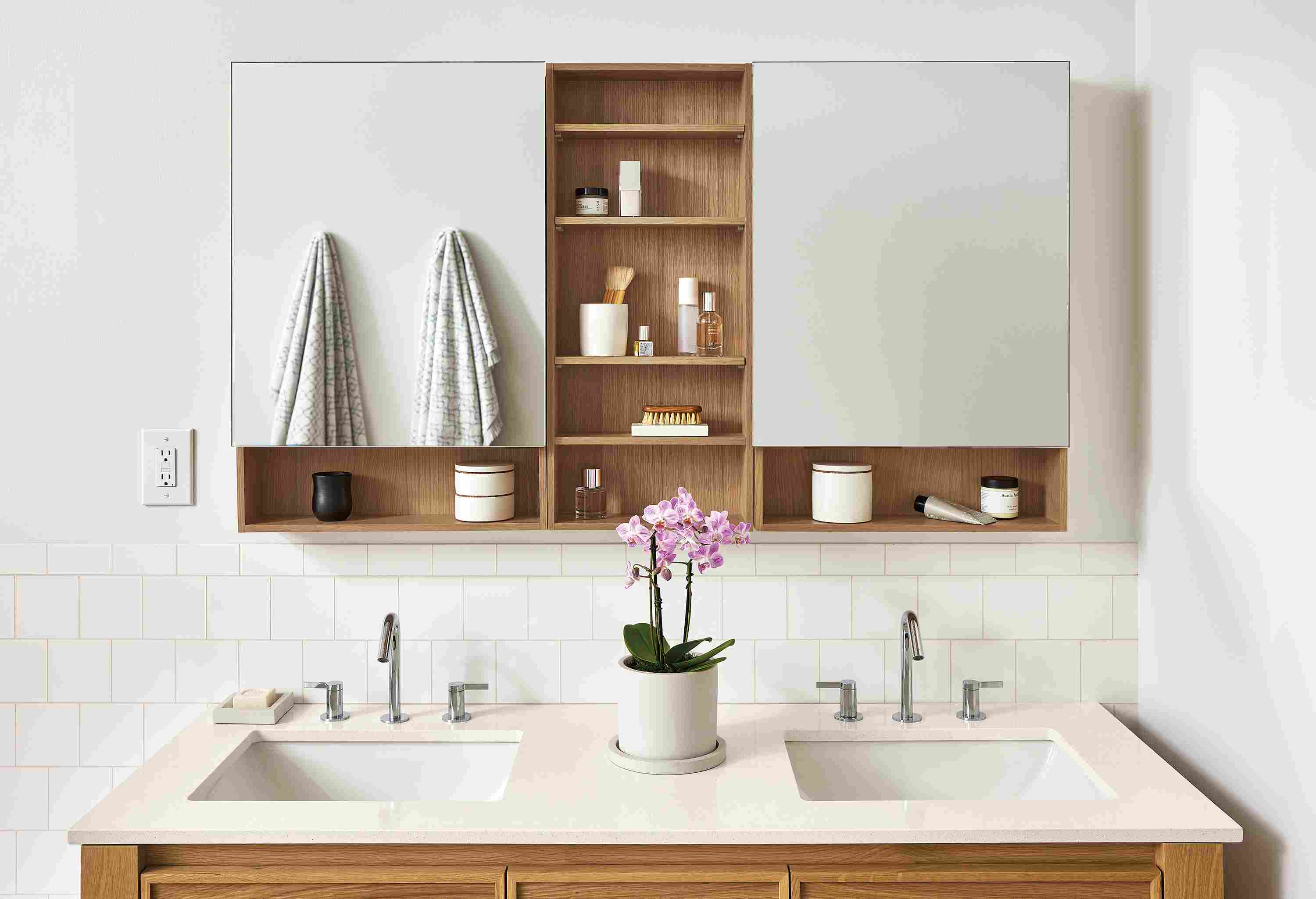 Bathroom with Bridger 53.25 wide, double door medicine cabinet and Amherst 60 wide vanity in rye on red oak.