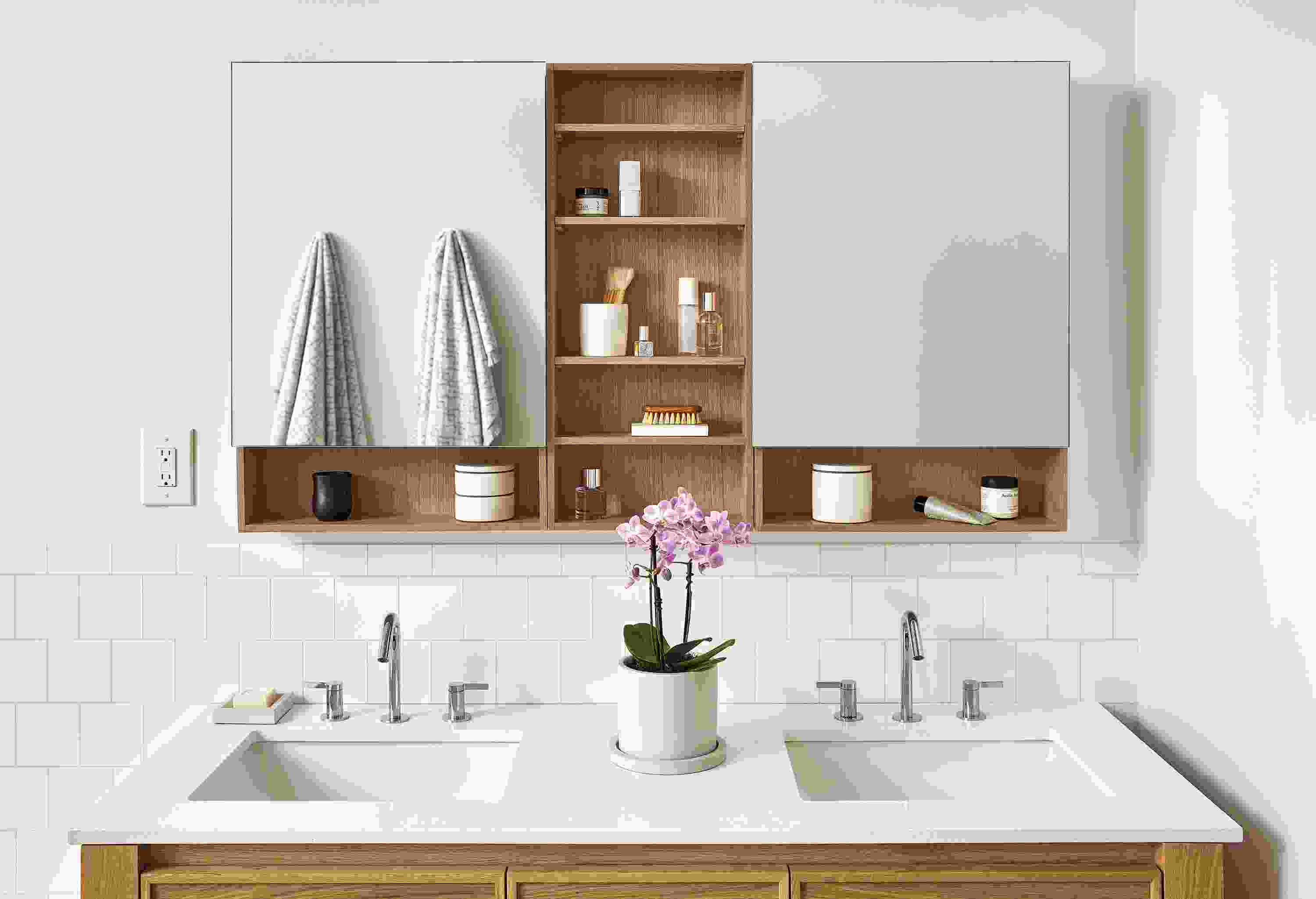 Bathroom with Bridger 53.25 wide, double door medicine cabinet and Amherst 60 wide vanity in rye on red oak.