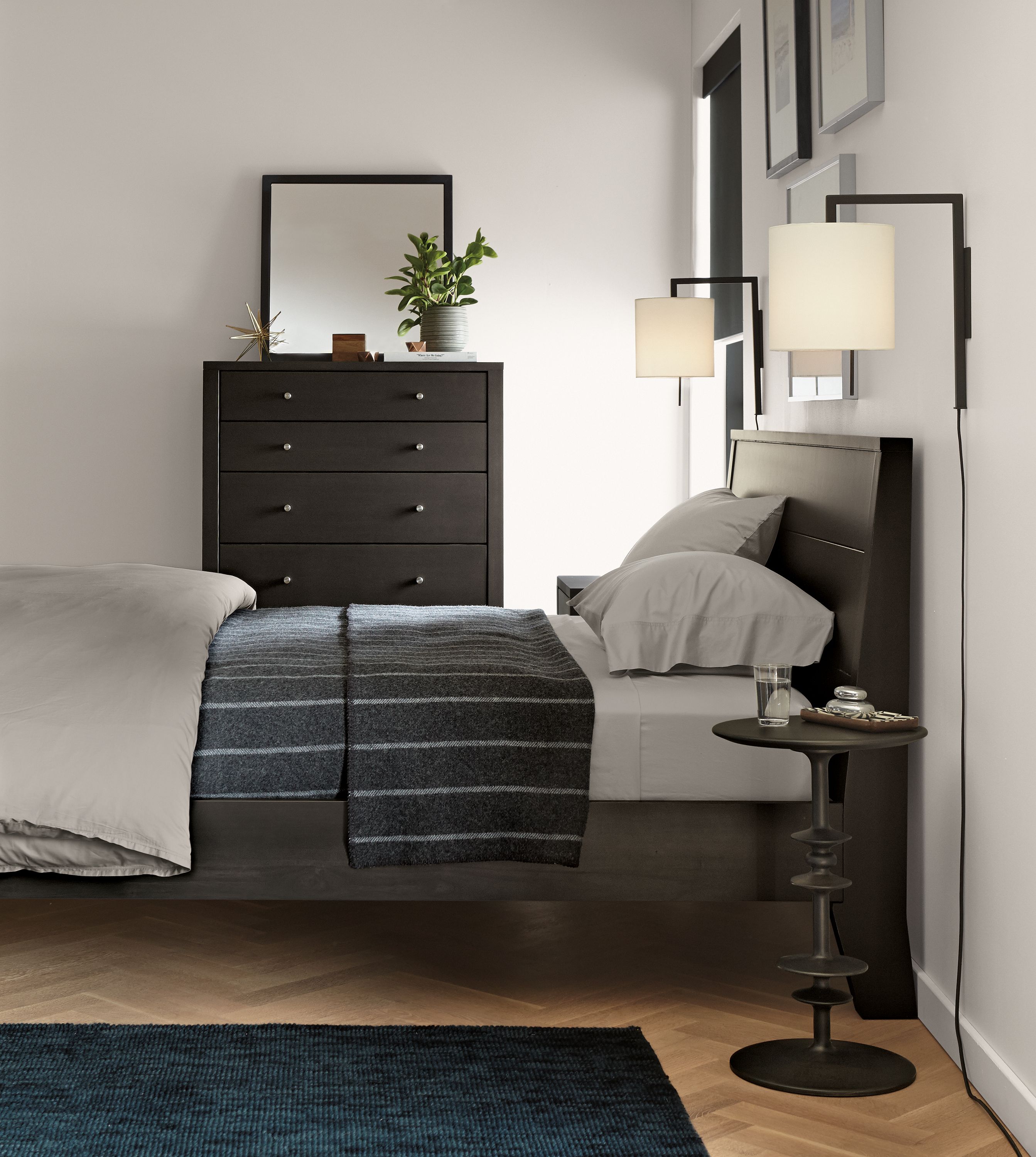 Side detail of Calvin bed.