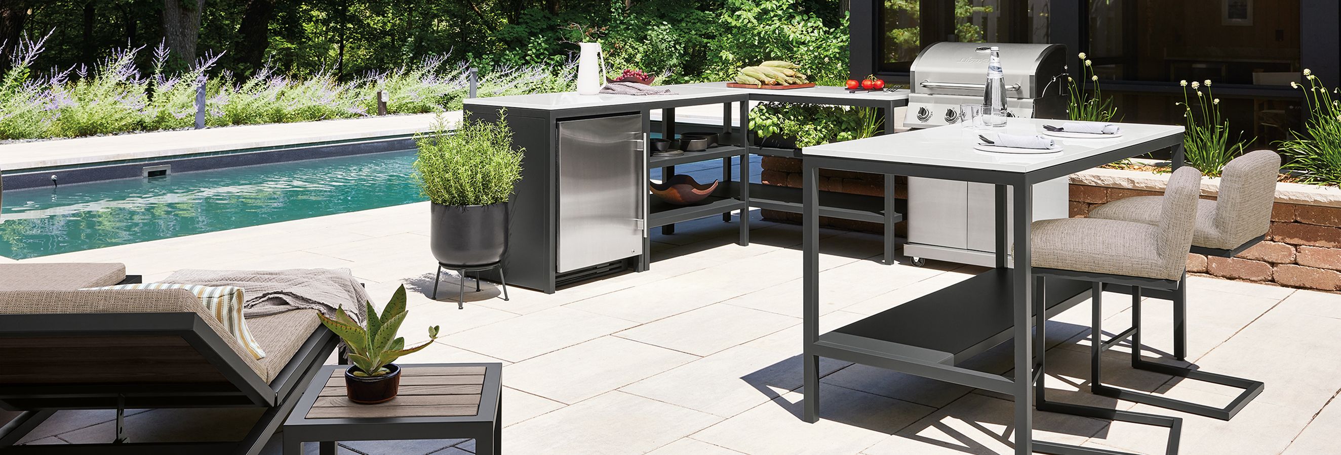 Outdoor Dining & Kitchen Furniture