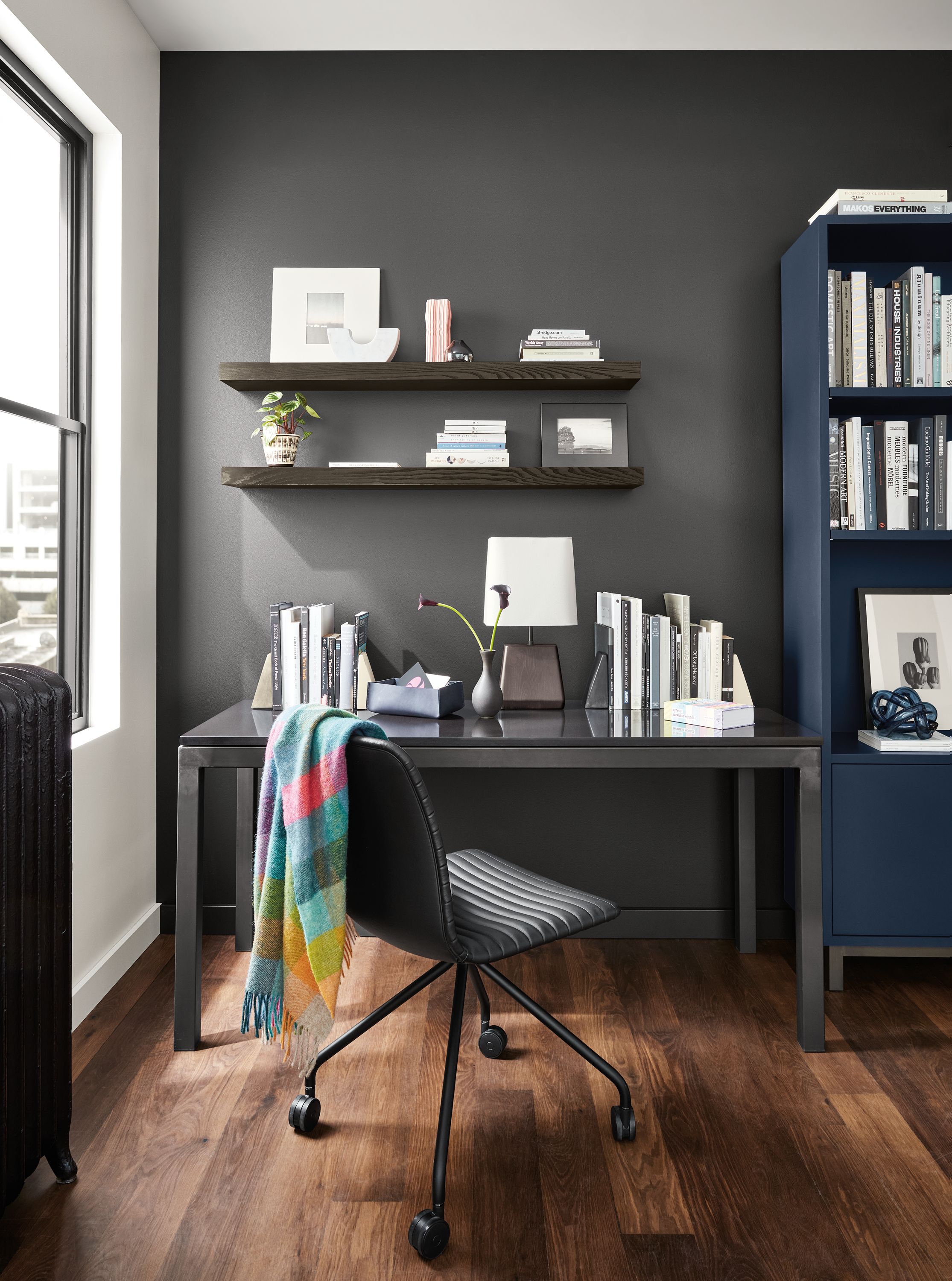 Office chair in Sarno black synthetic leather with black base