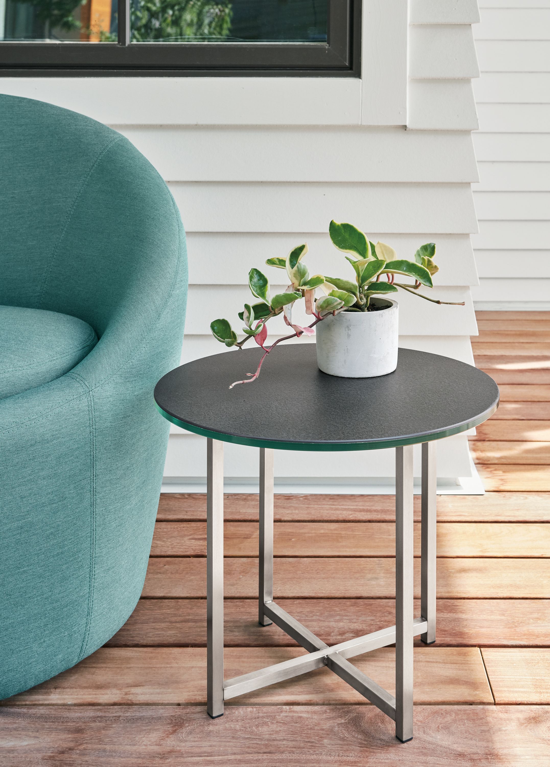 18 diam 16h table - dark grey ceramic top, stainless steel base