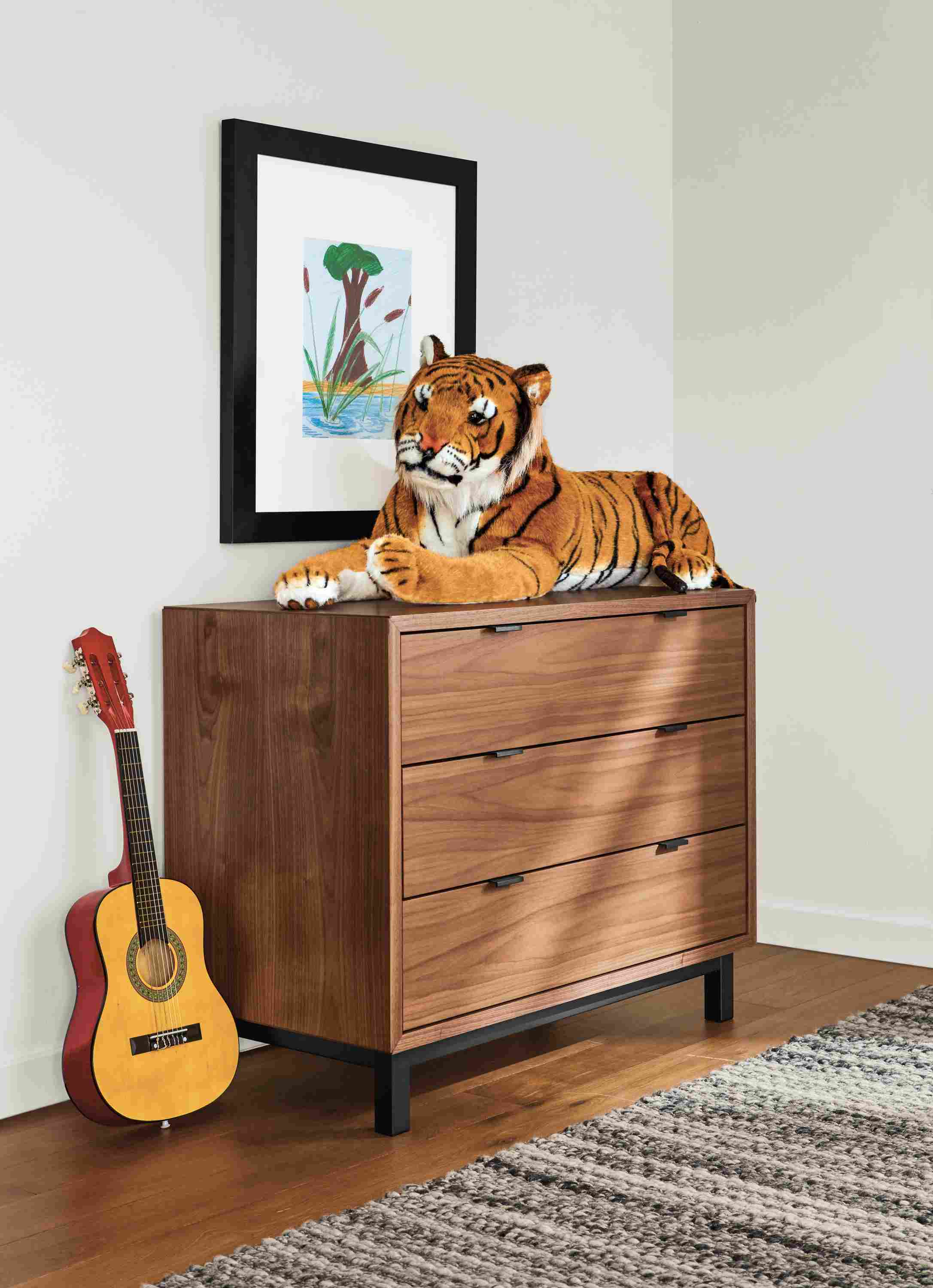 Detail of three-drawer Copenhagen dresser.