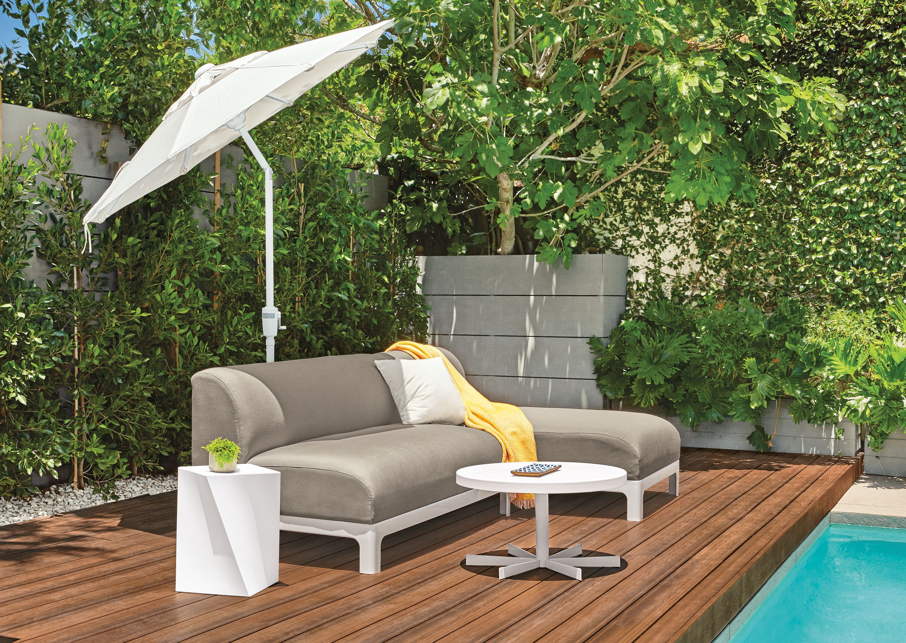 Side detail of Crescent outdoor sofa with chaise.