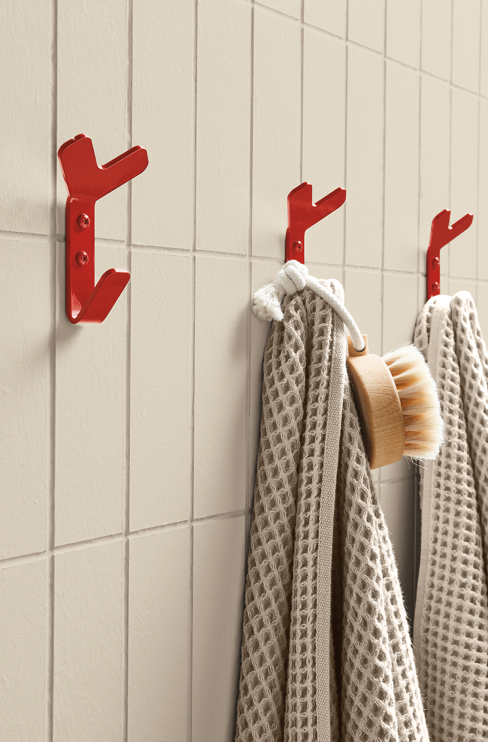 bathroom wall with crew mini triple wall hooks in red.