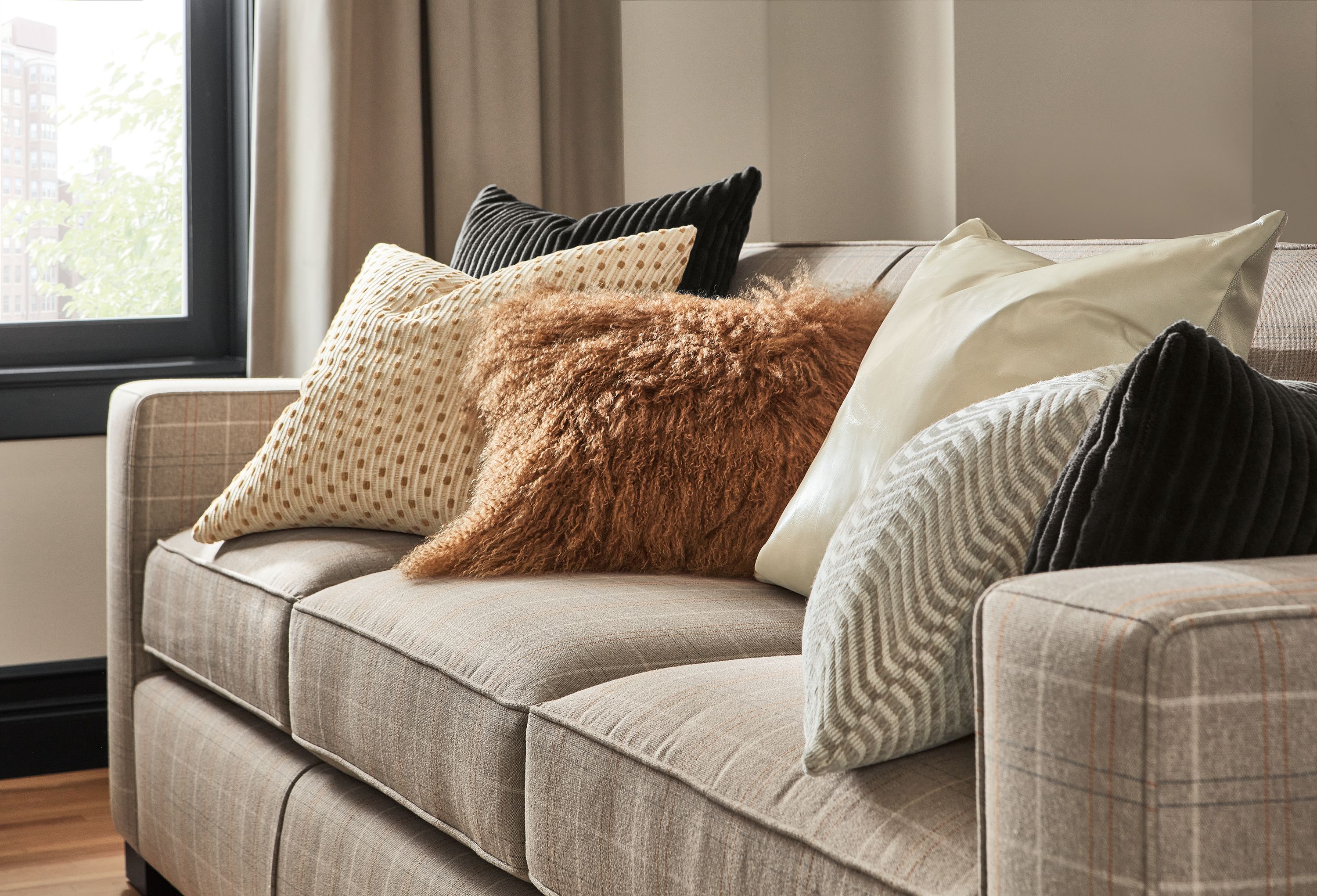 Décor  Pillows & Throws– Lamb & Co.