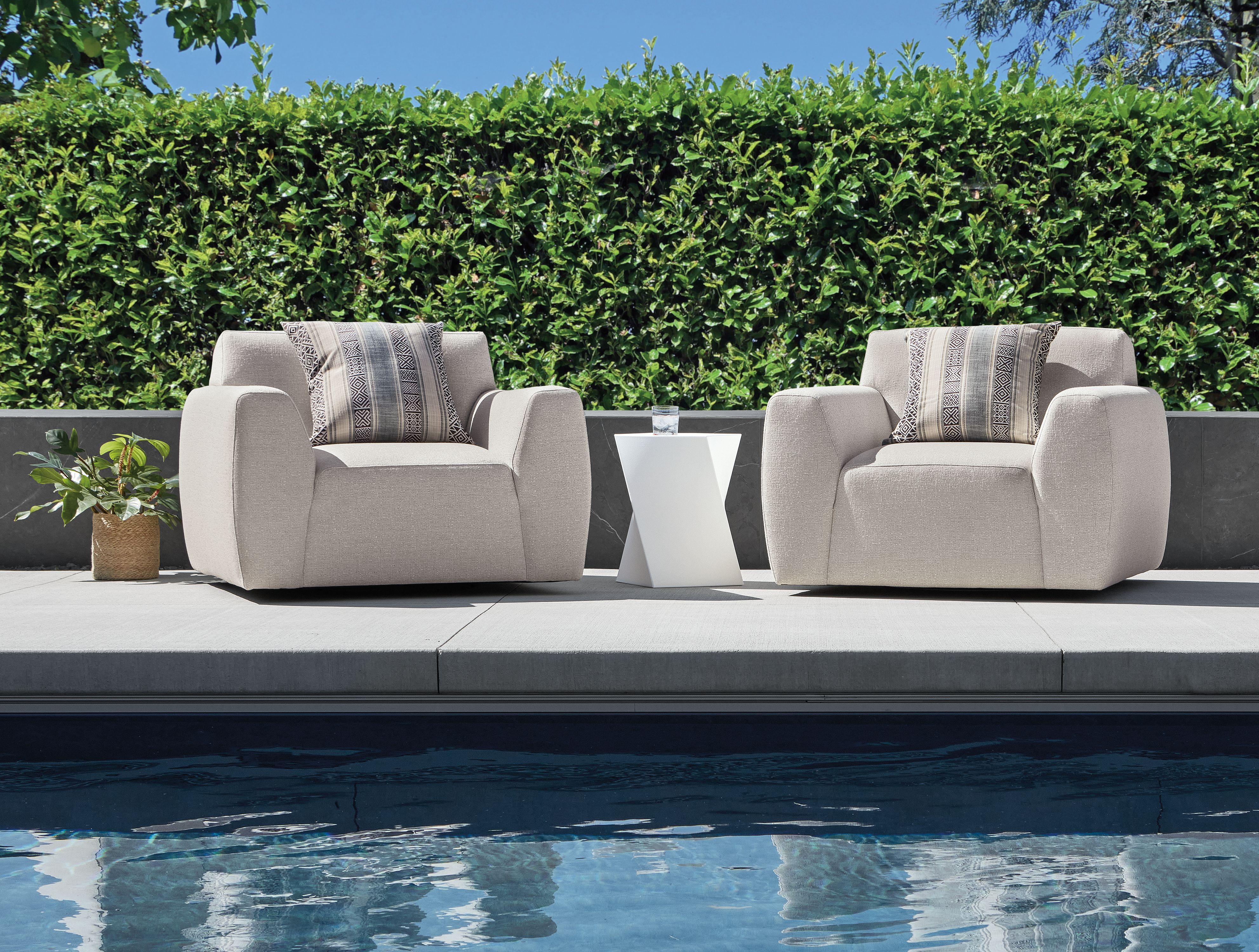 Swivel chair in Nevan grey fabric