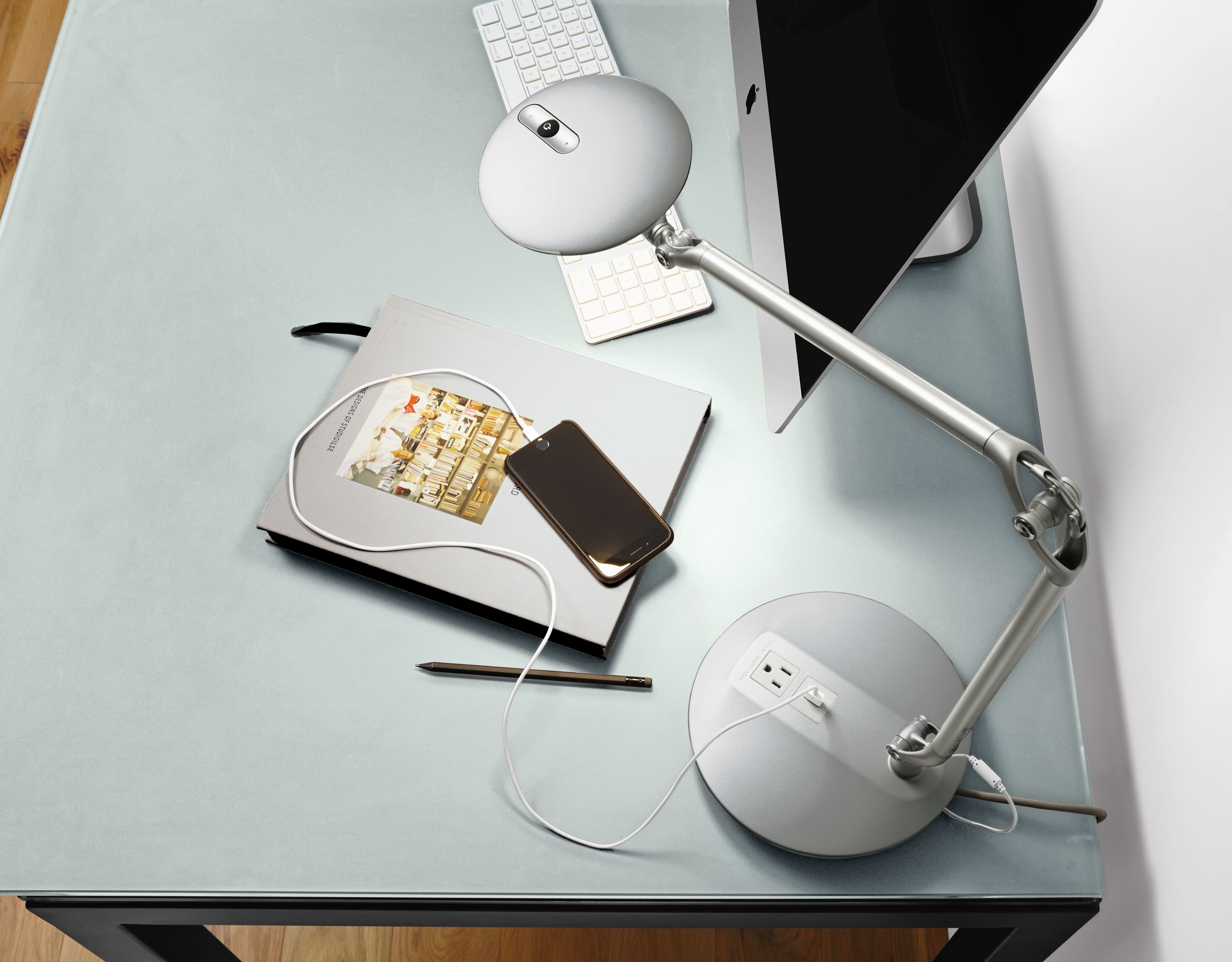 18h lamp in silver with USB and power outlet base