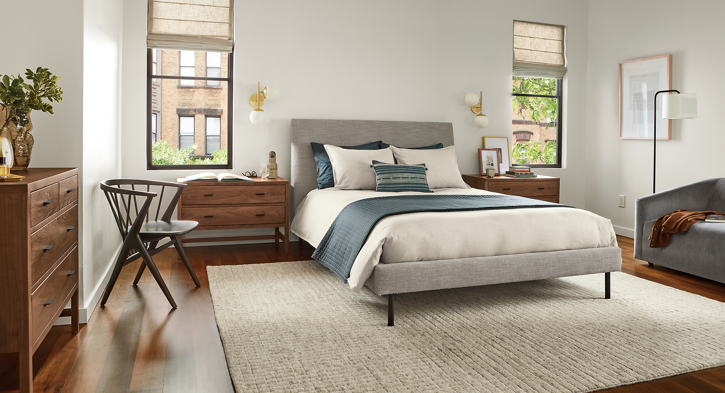 Bedroom with Ella queen bed in Hawkins Cement, 2 Berkeley nighstands in walnut and Safira rug in grey.