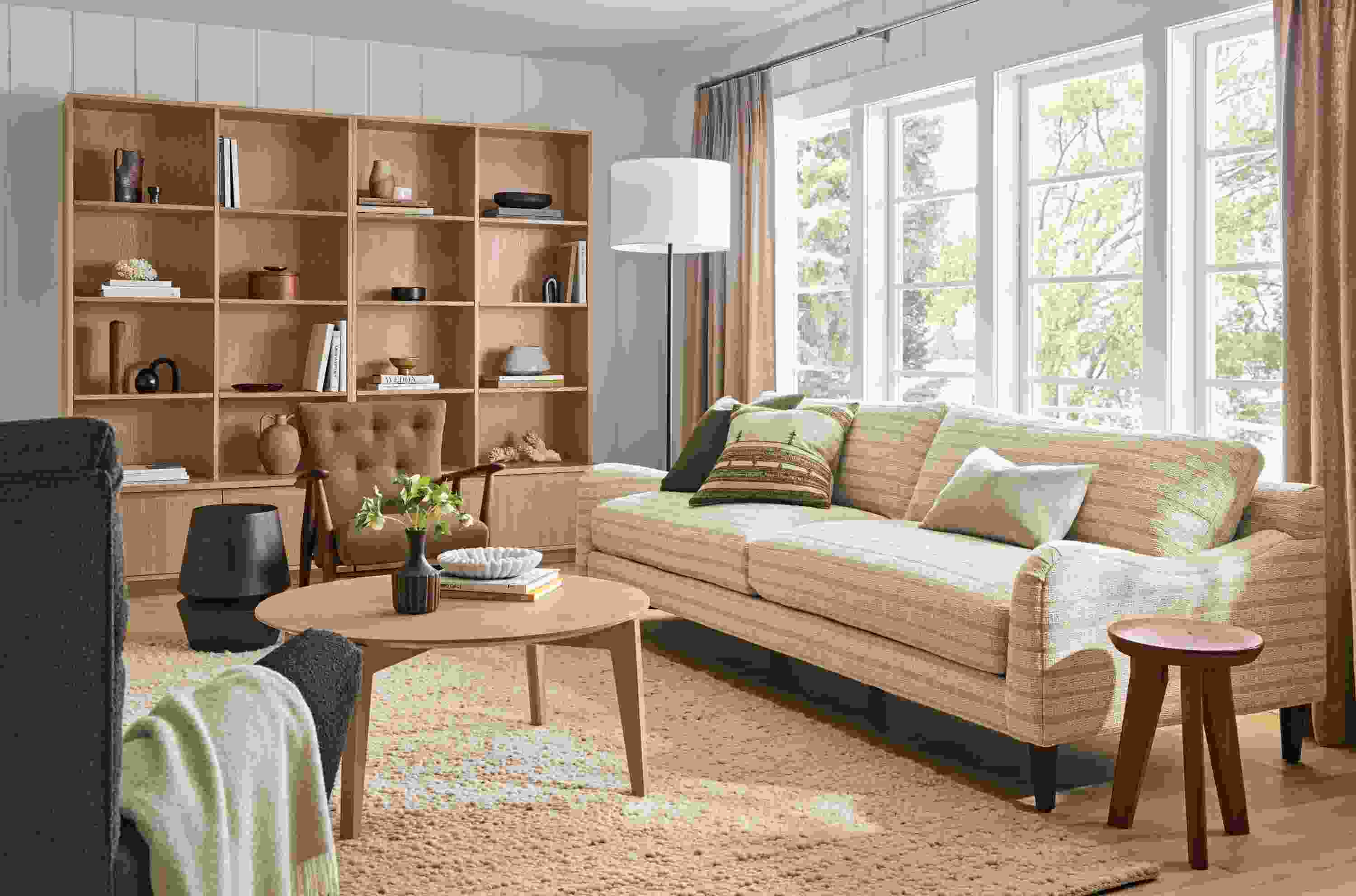 Living room with Eloise sofa in Auckland Natural, Jonas lounge chair in Myers cognac and Cobble rug in Ecru.