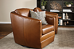 Living room with Ford swivel chair in pioneer cognac.