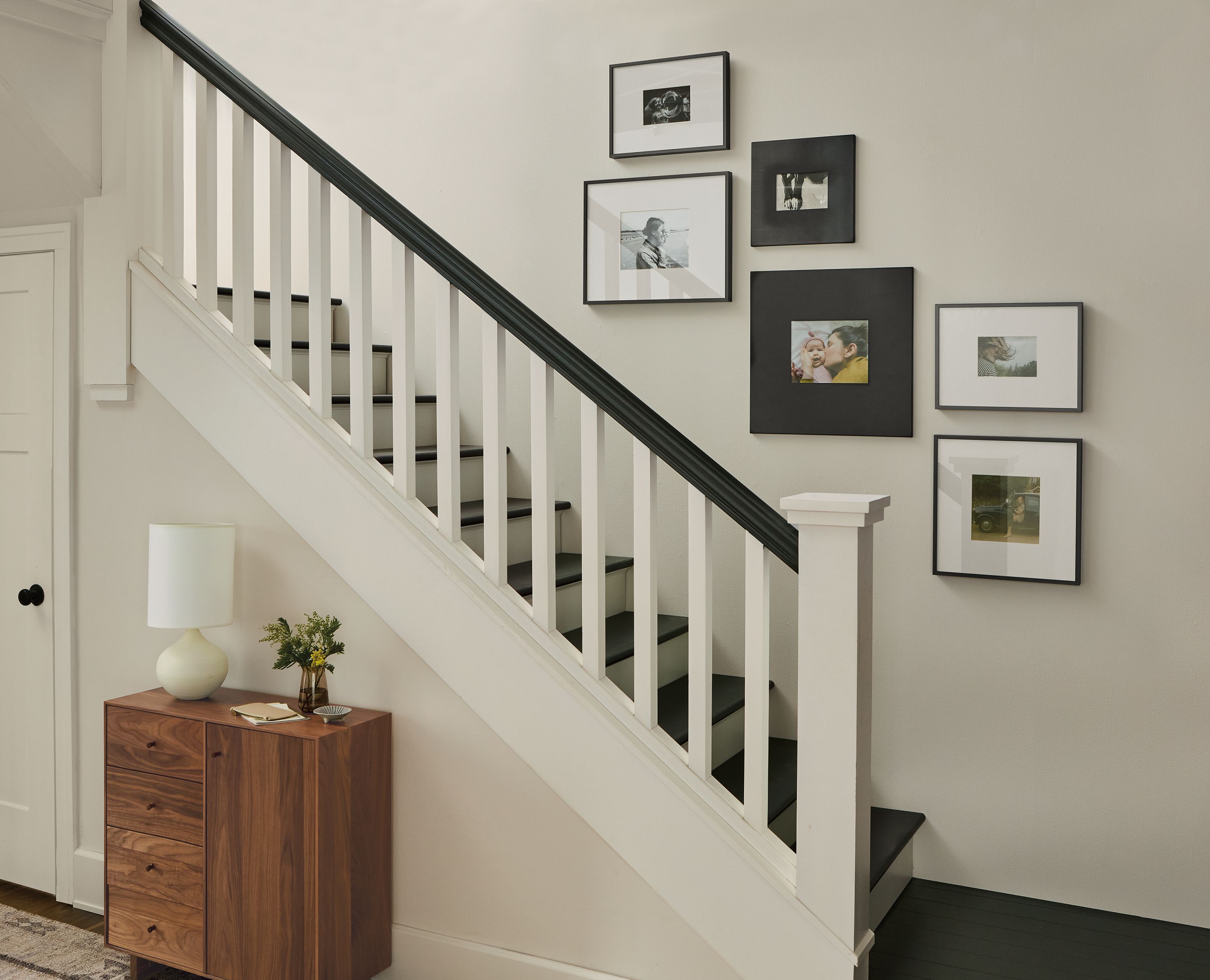 Right orientation: Profile in gunmetal, Manhattan in natural steel