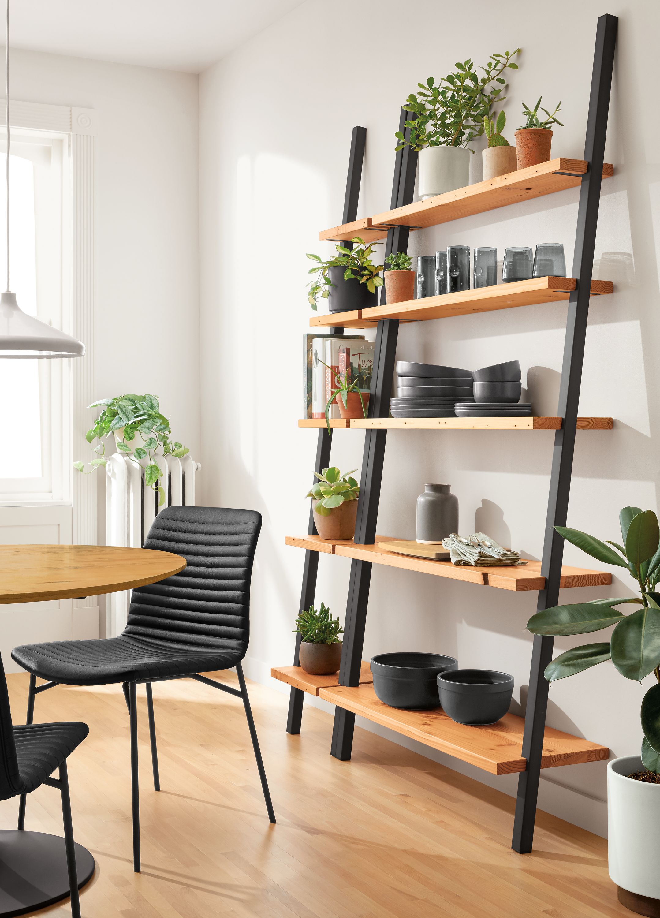 Leaning store wood bookshelf