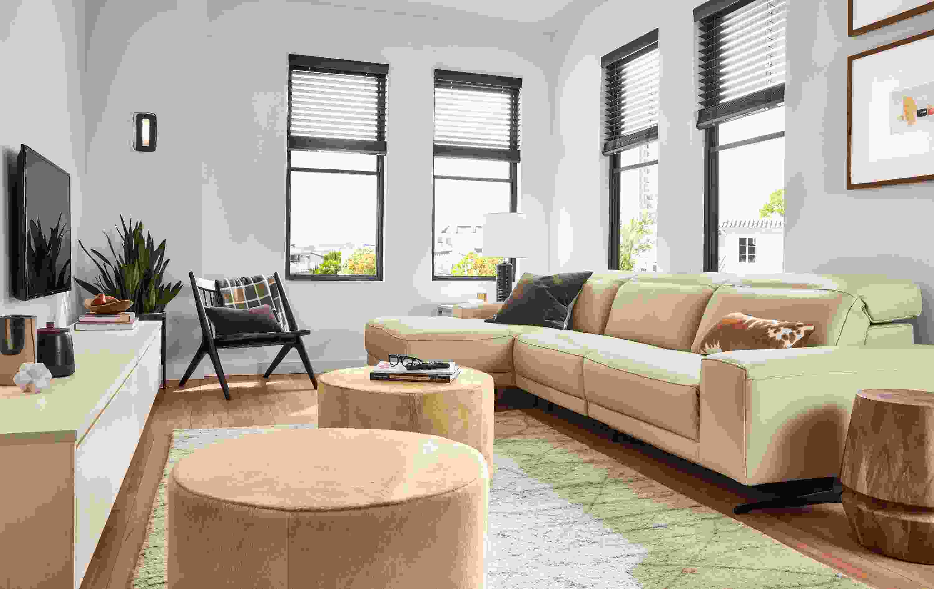 room setting with gio power-reclining sofa with chaise in nikola leather