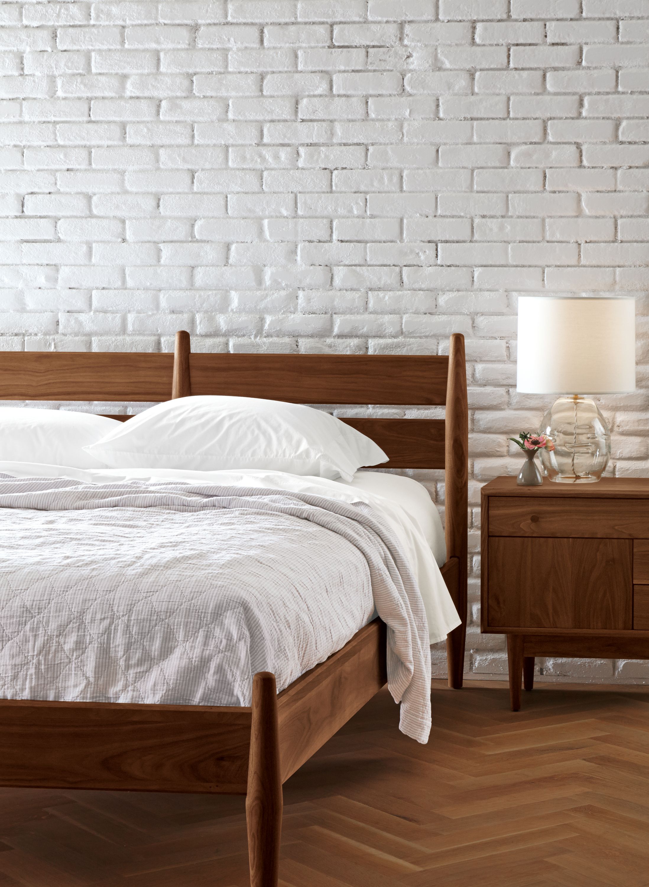 Queen bed in walnut