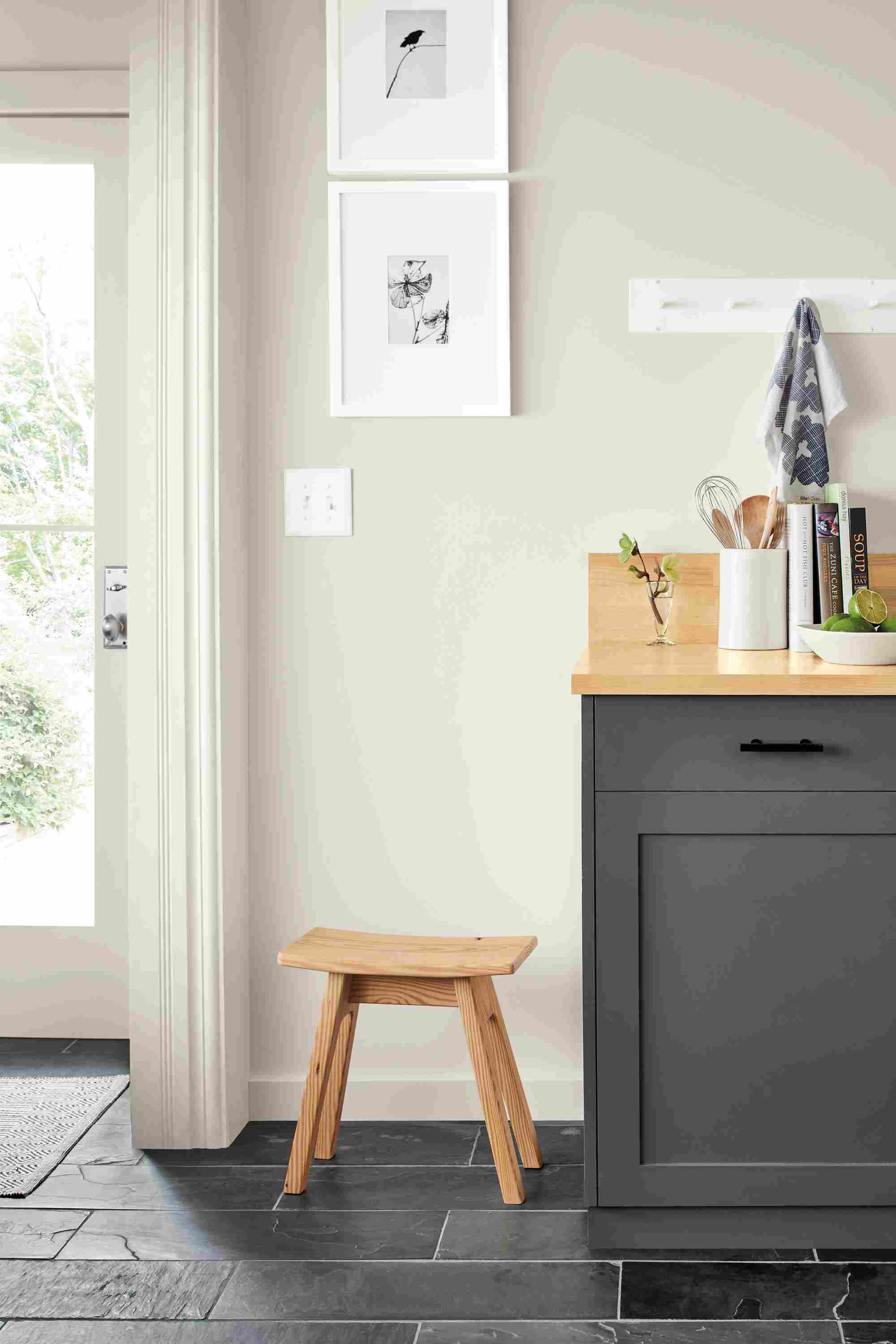 Detail of Hanneman curve top stool.