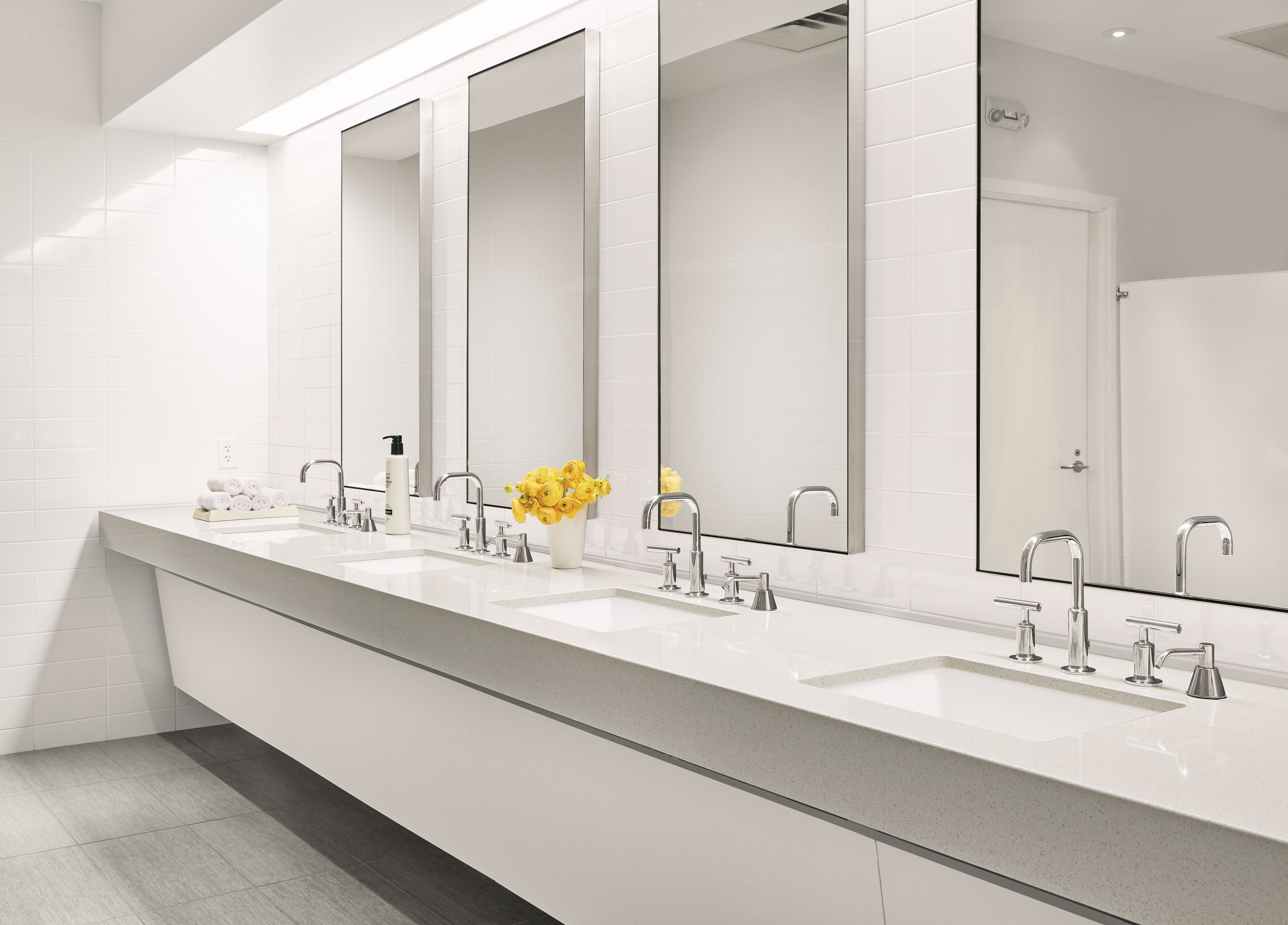 Mirrors in stainless steel