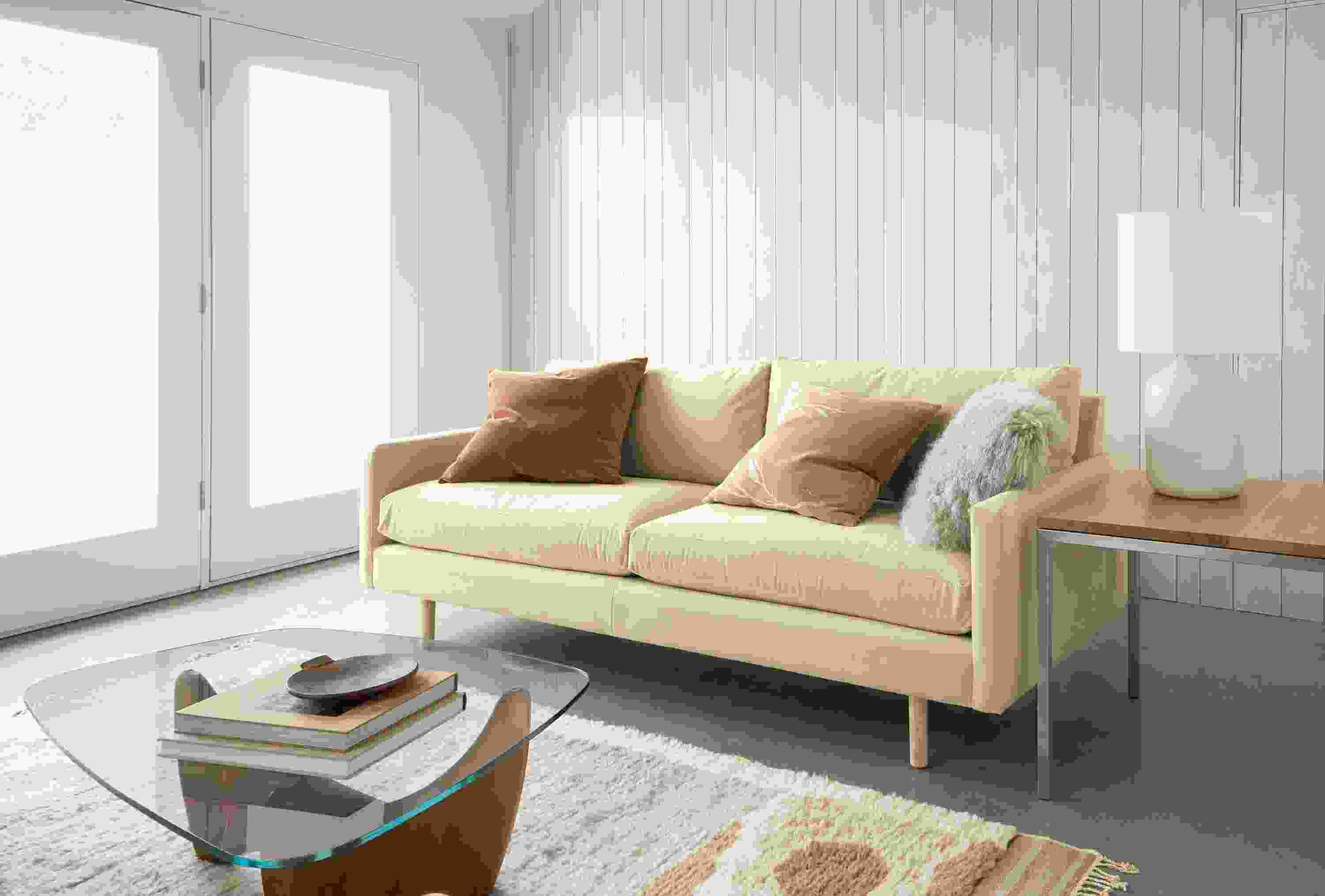 Living room with Jasper sofa in View Wheat, Sanders coffee table in walnut and clear glass and tova rug in sand.