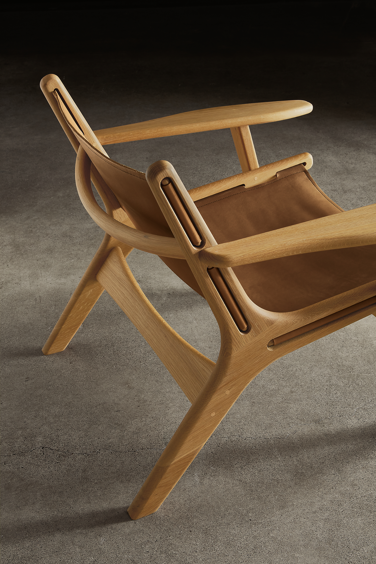 close-up of lars lounge chair in white oak and sellare cognac leather.
