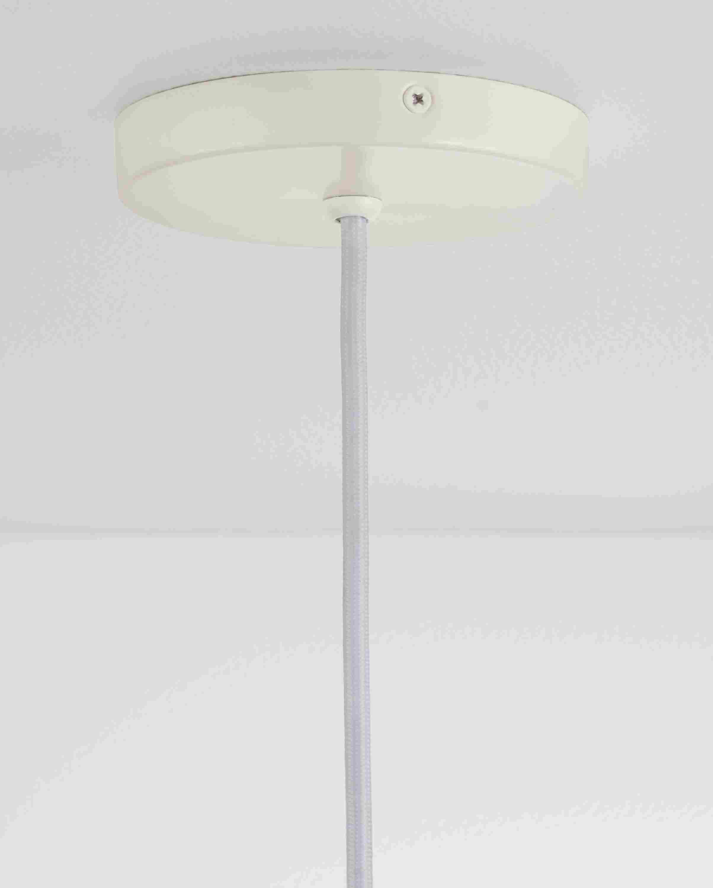 Ceiling plate for Leighton pendant light in white.