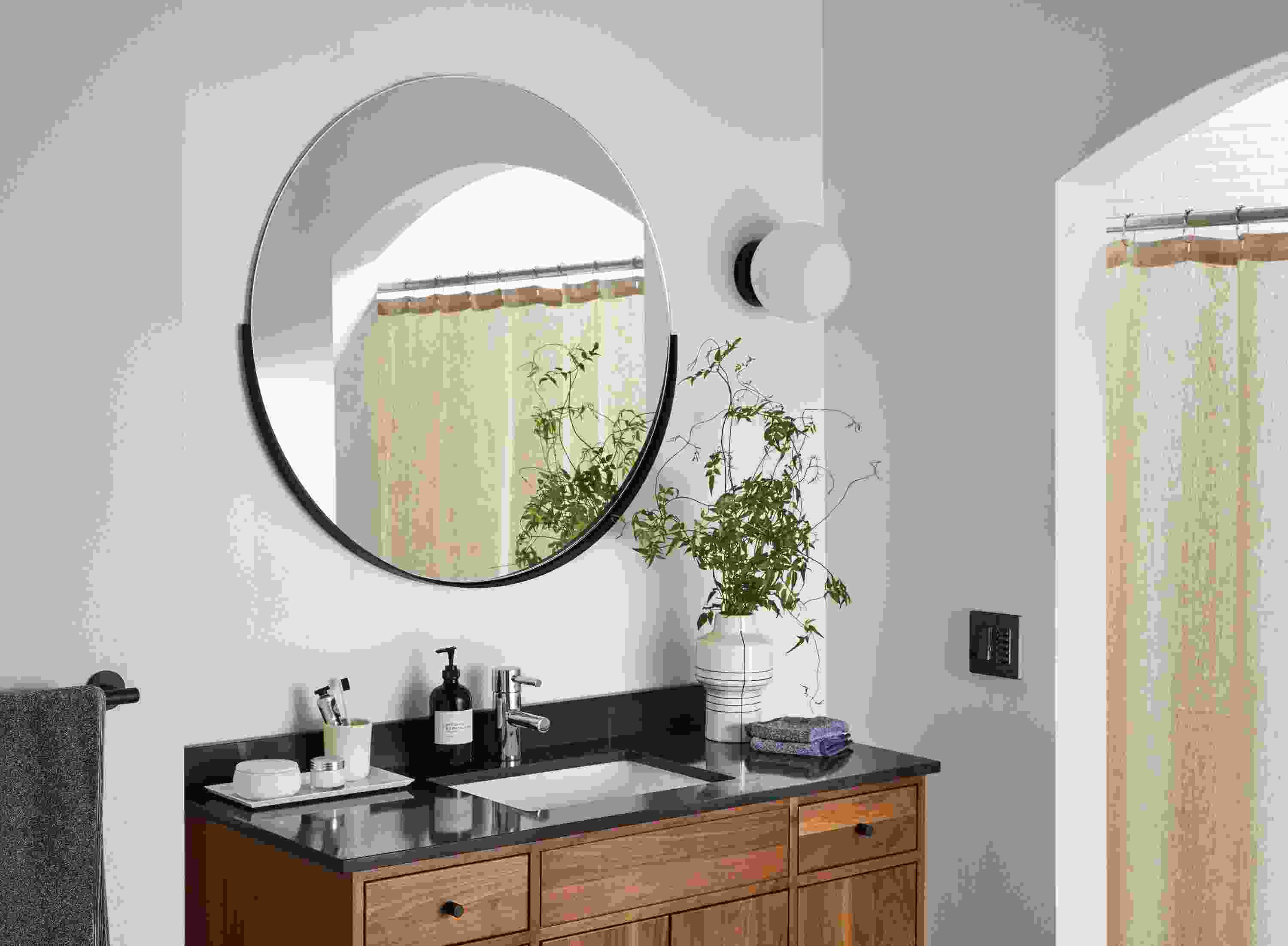 Linear Vanity with Lilia Round mirror
