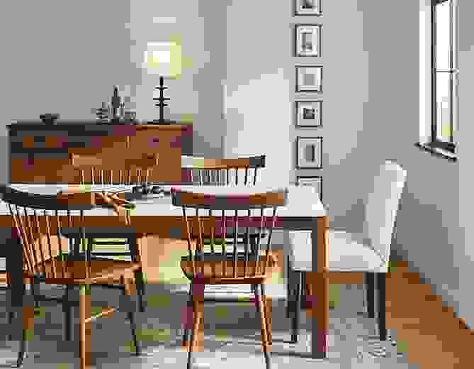 dining room with linden table, four thatcher chairs and peyton chair.
