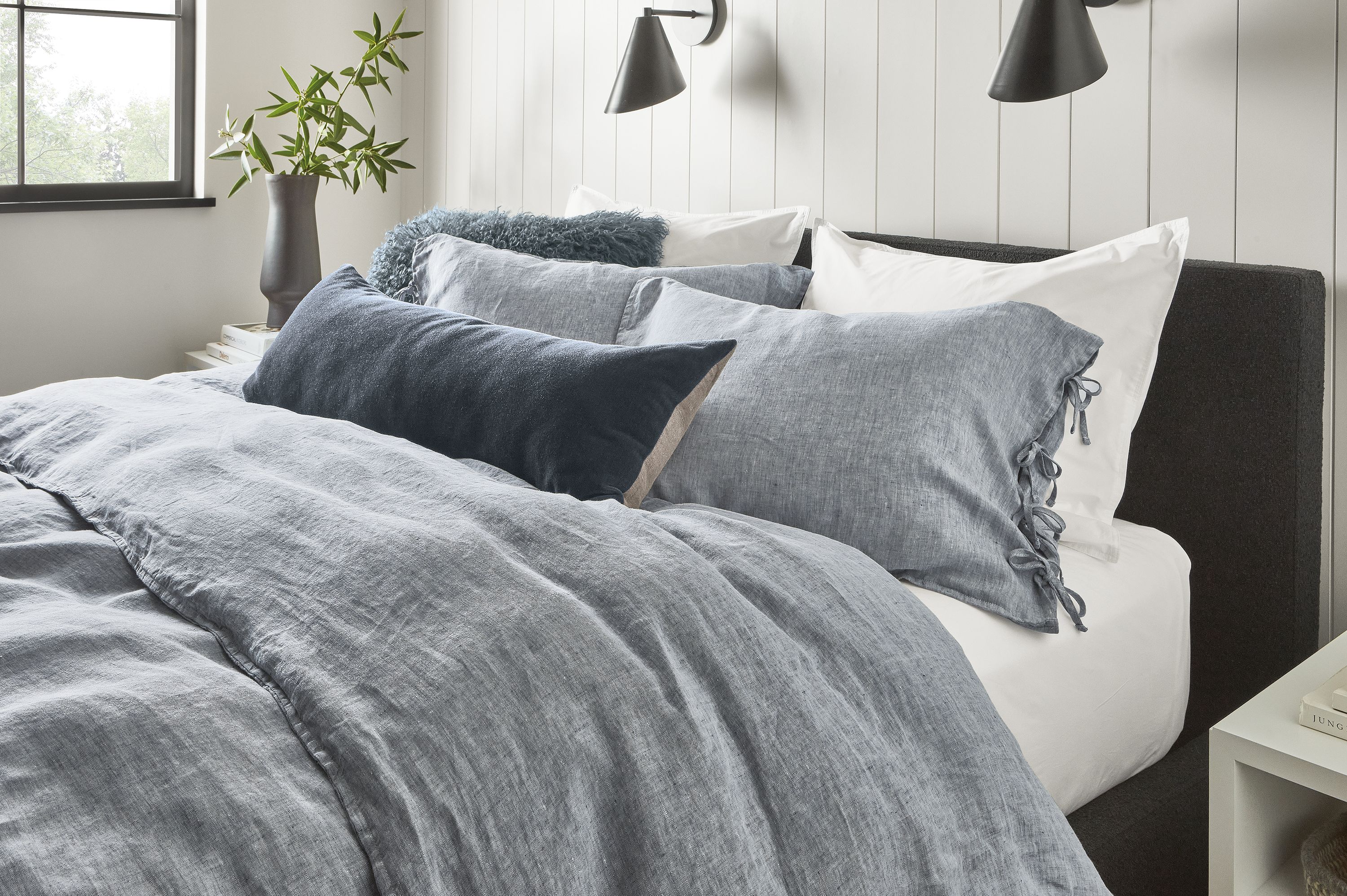 Duvet cover & standard shams in blue chambray