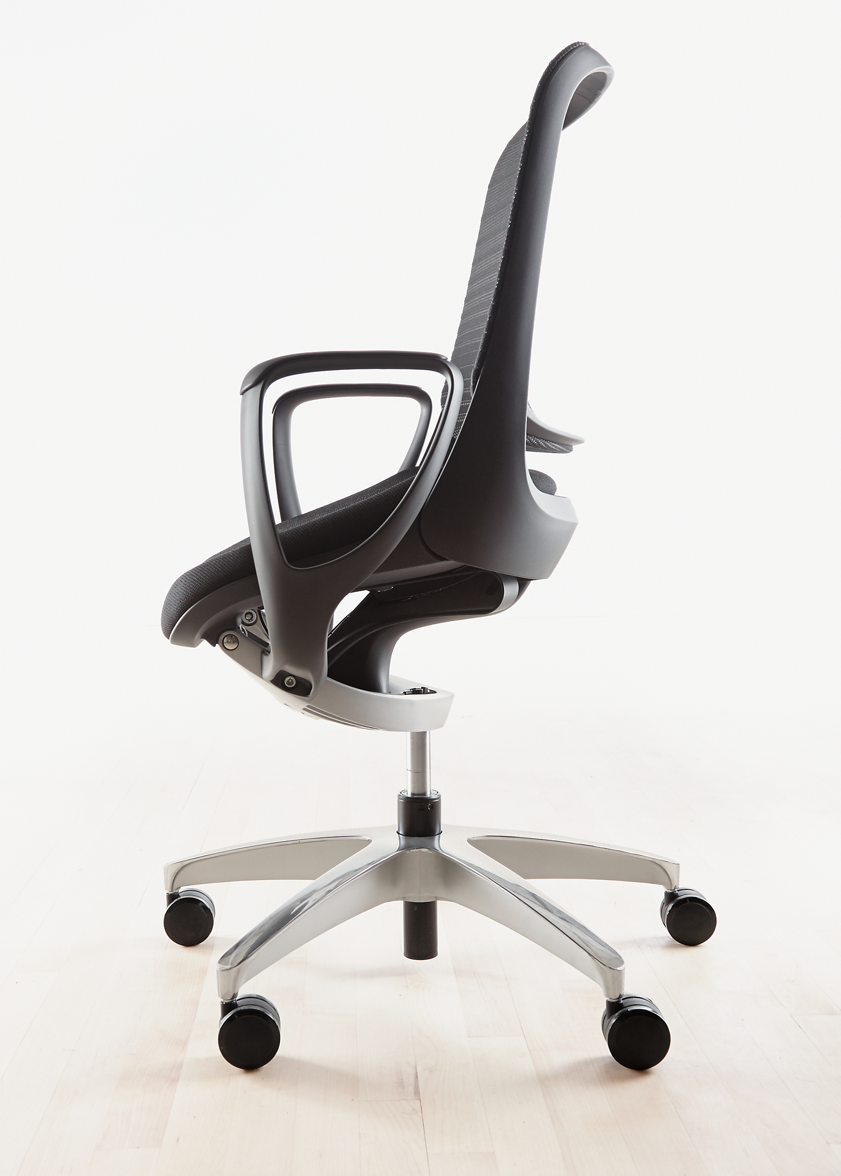 Detail of Luce Office Chair in Black with Black Mesh.