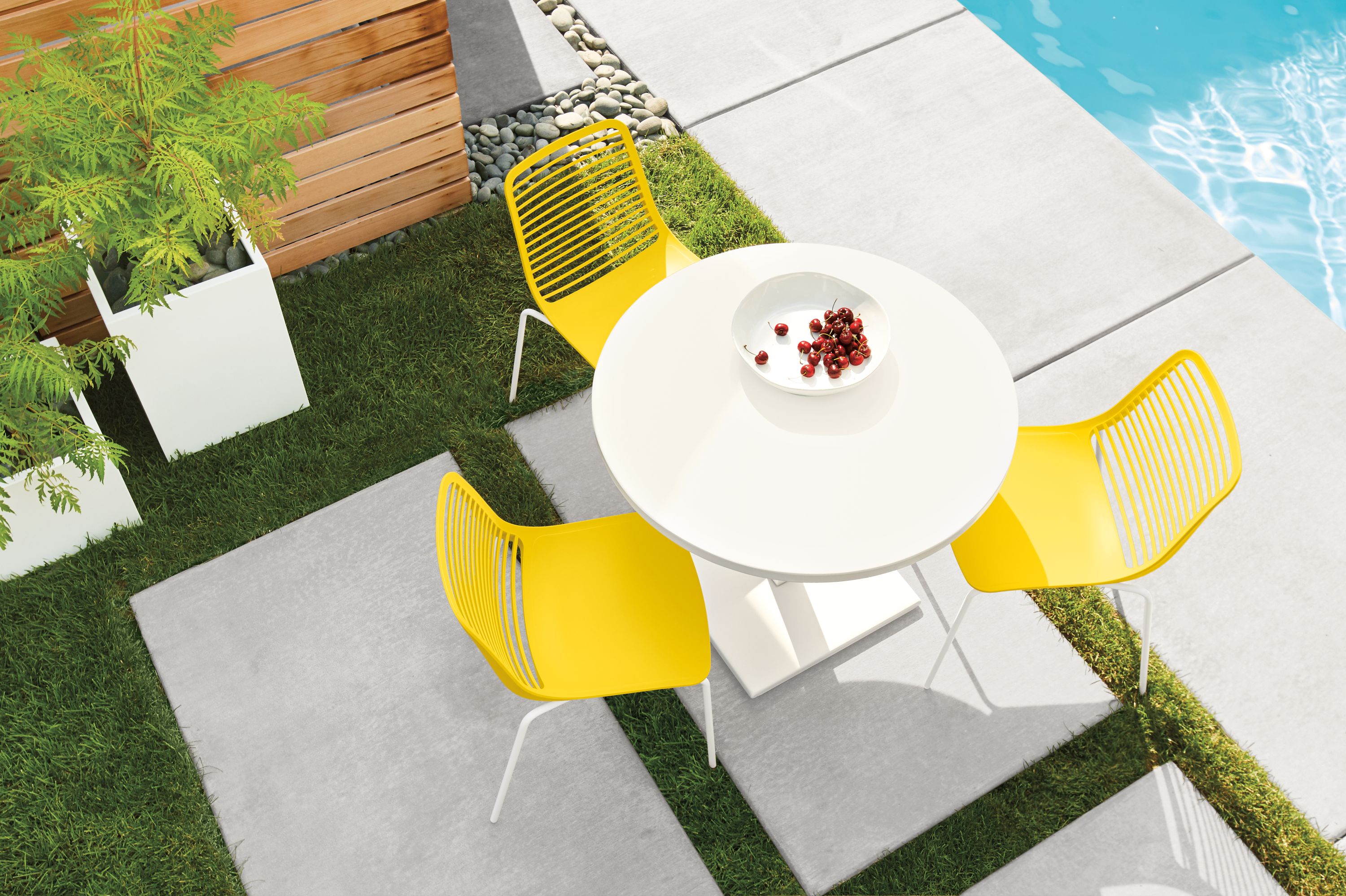 Maris table in white