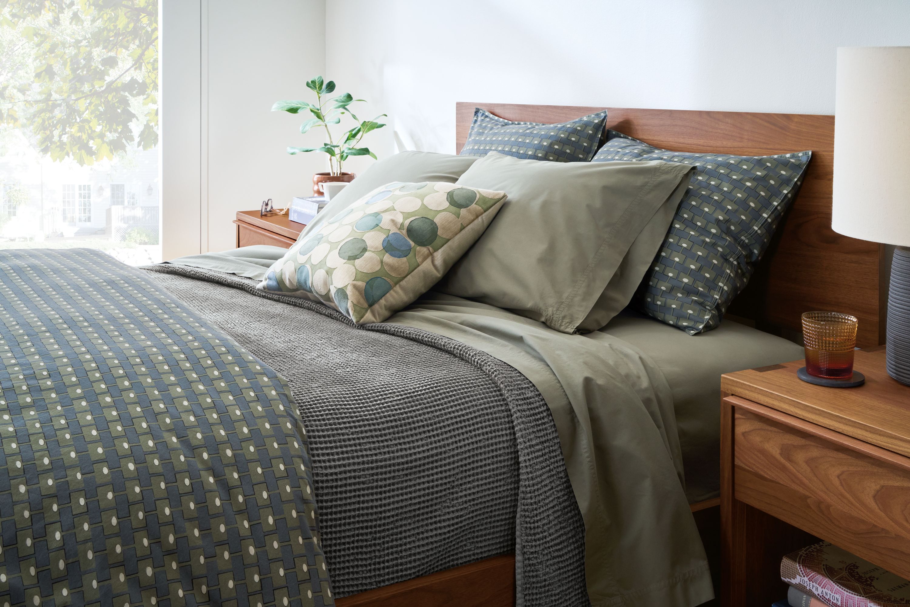 Loren Cotton/linen-blend Coverlet & Sham