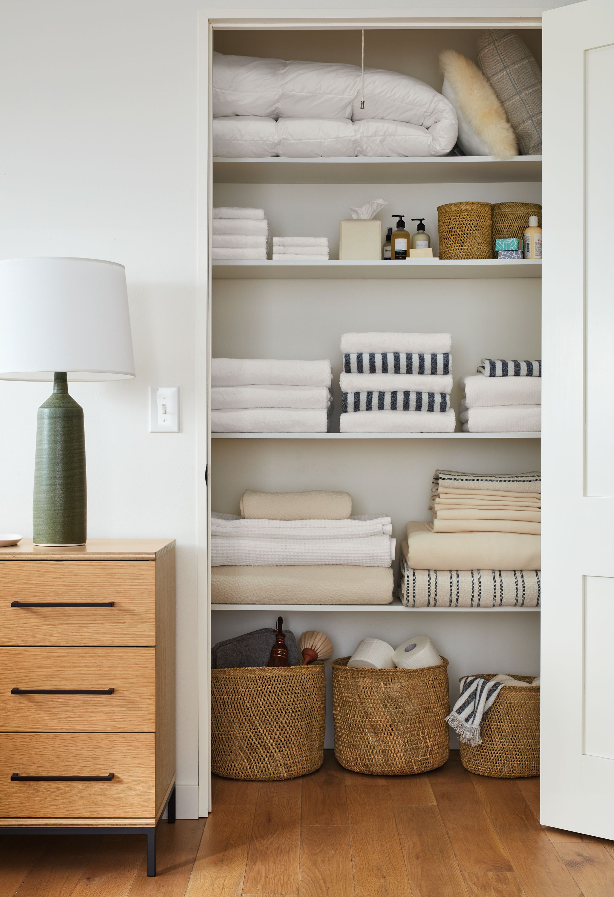 Bedroom with Milulu large basket in natural.