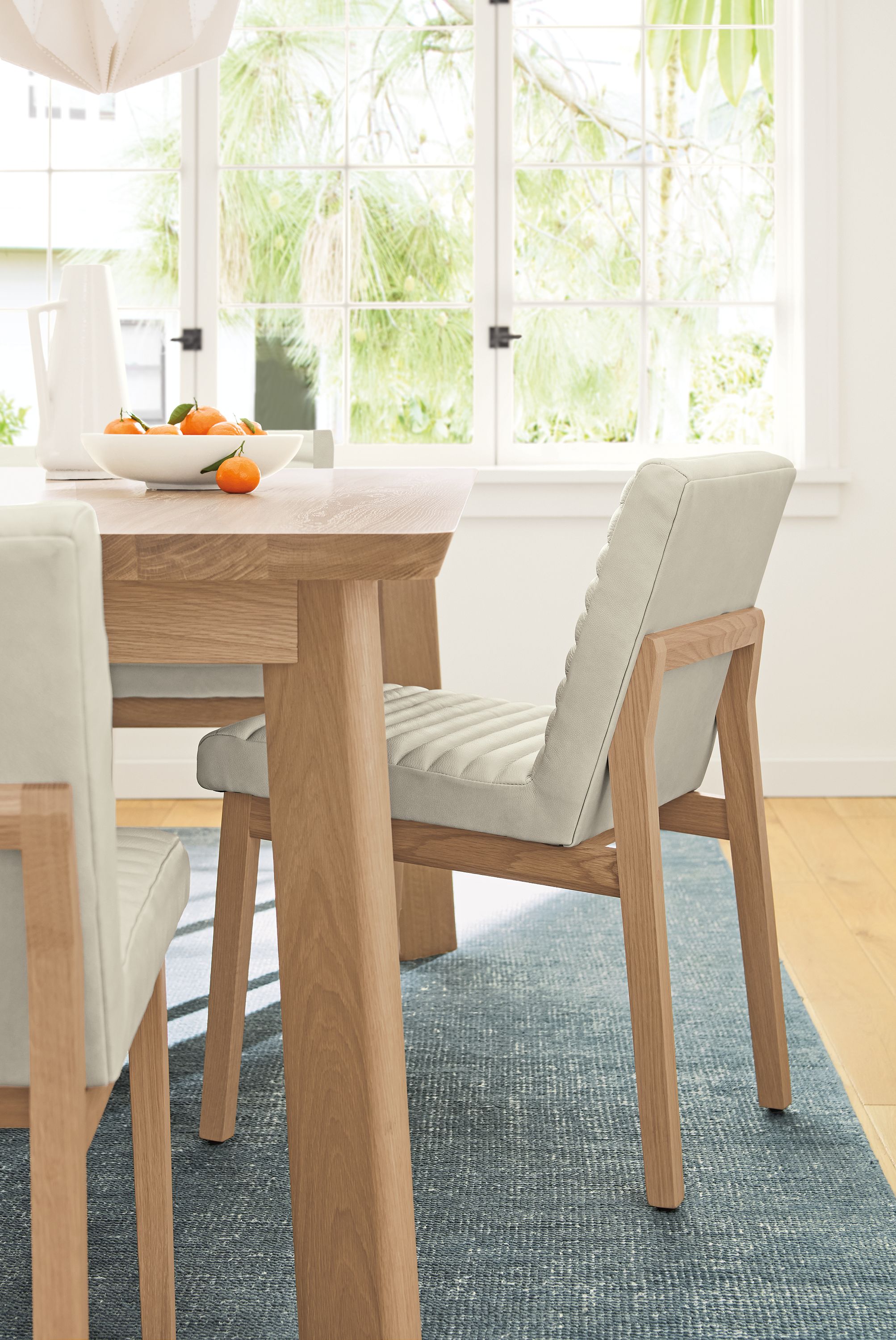 Chair in Laino bone leather with rye stain on oak legs