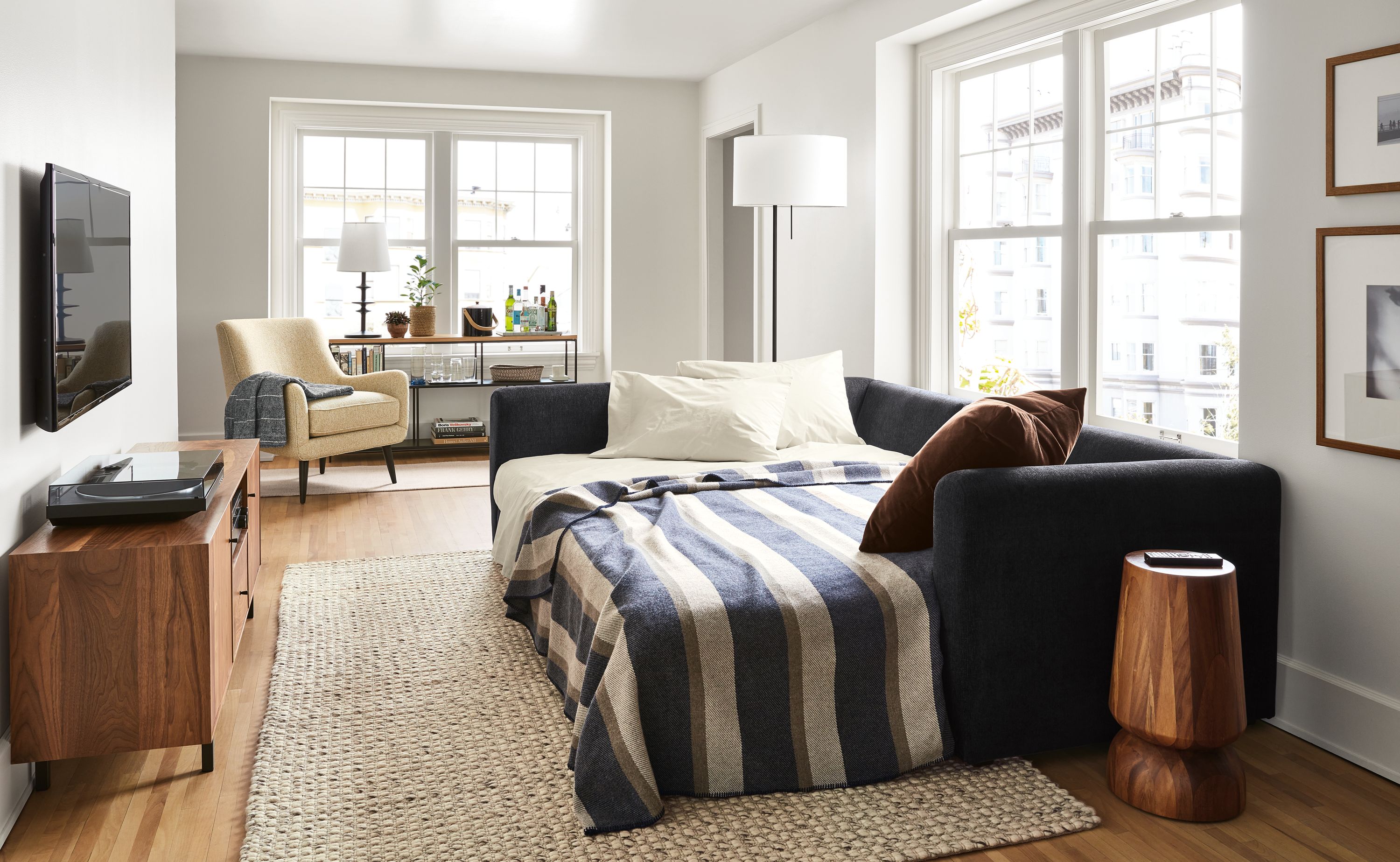 Living room setting with an Oxford Pop-Up Platform Sleeper and a Quinn Chair.