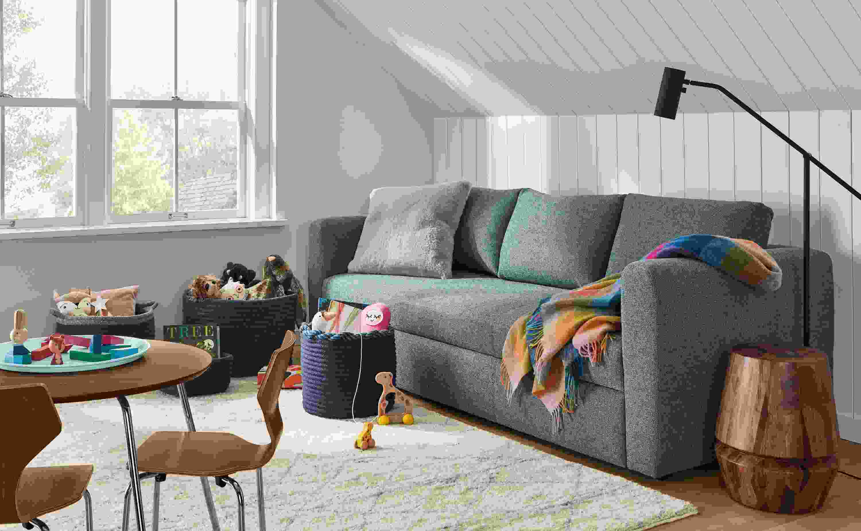 Room setting with an Oxford Pop-up Platform Sleeper and a Nyla end table.