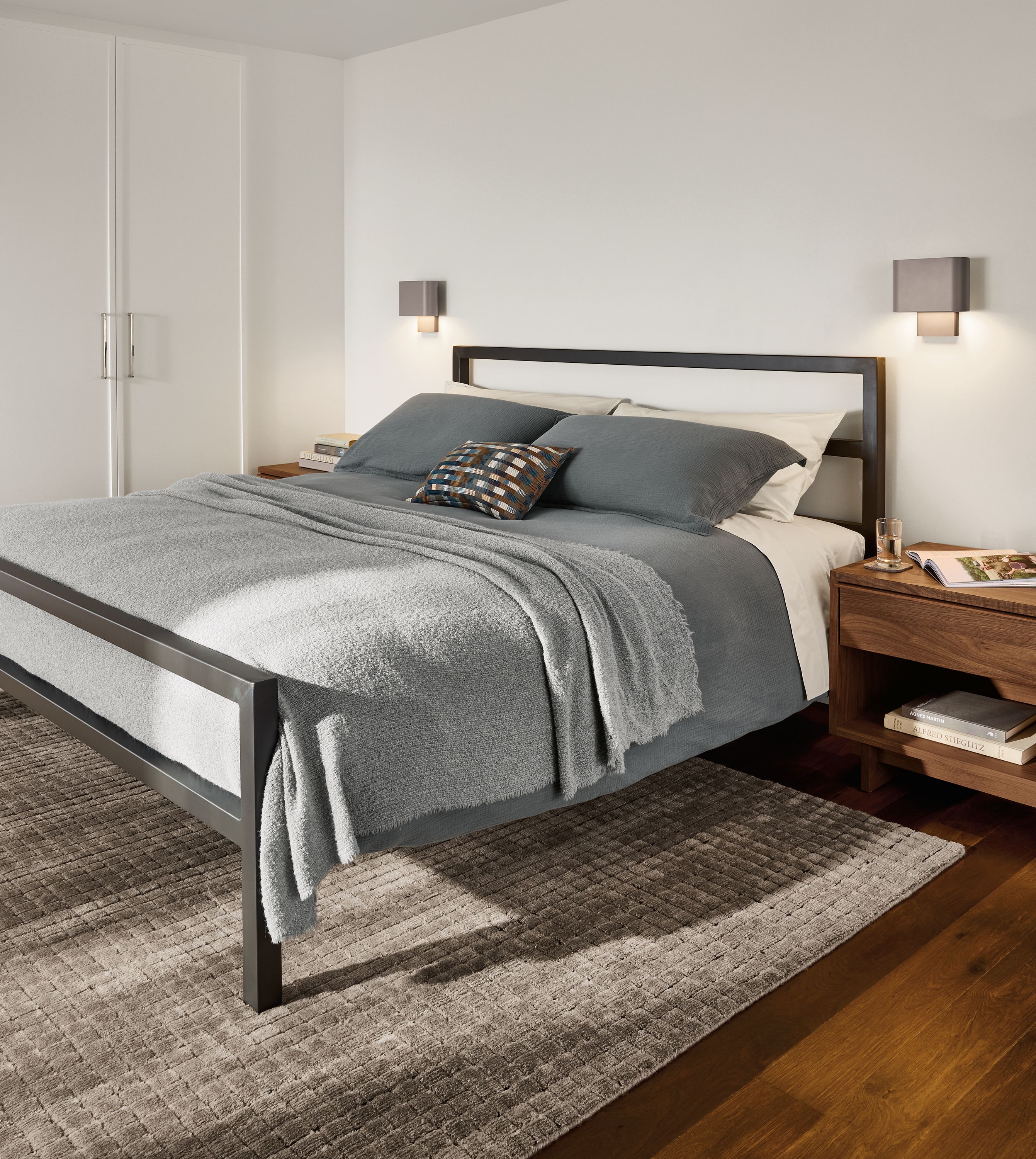 King standard bed in natural steel