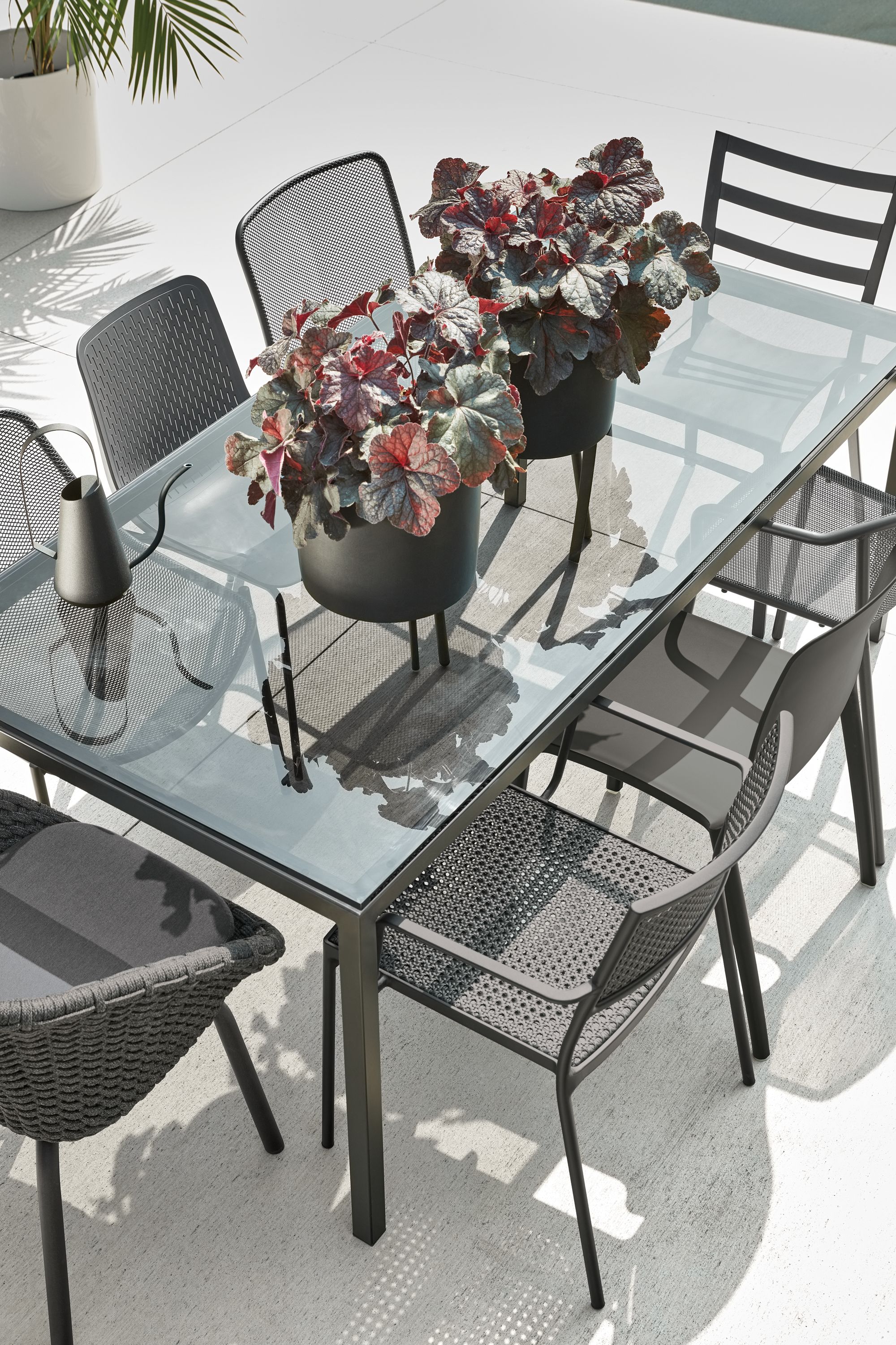 Wide outdoor dining deals chairs