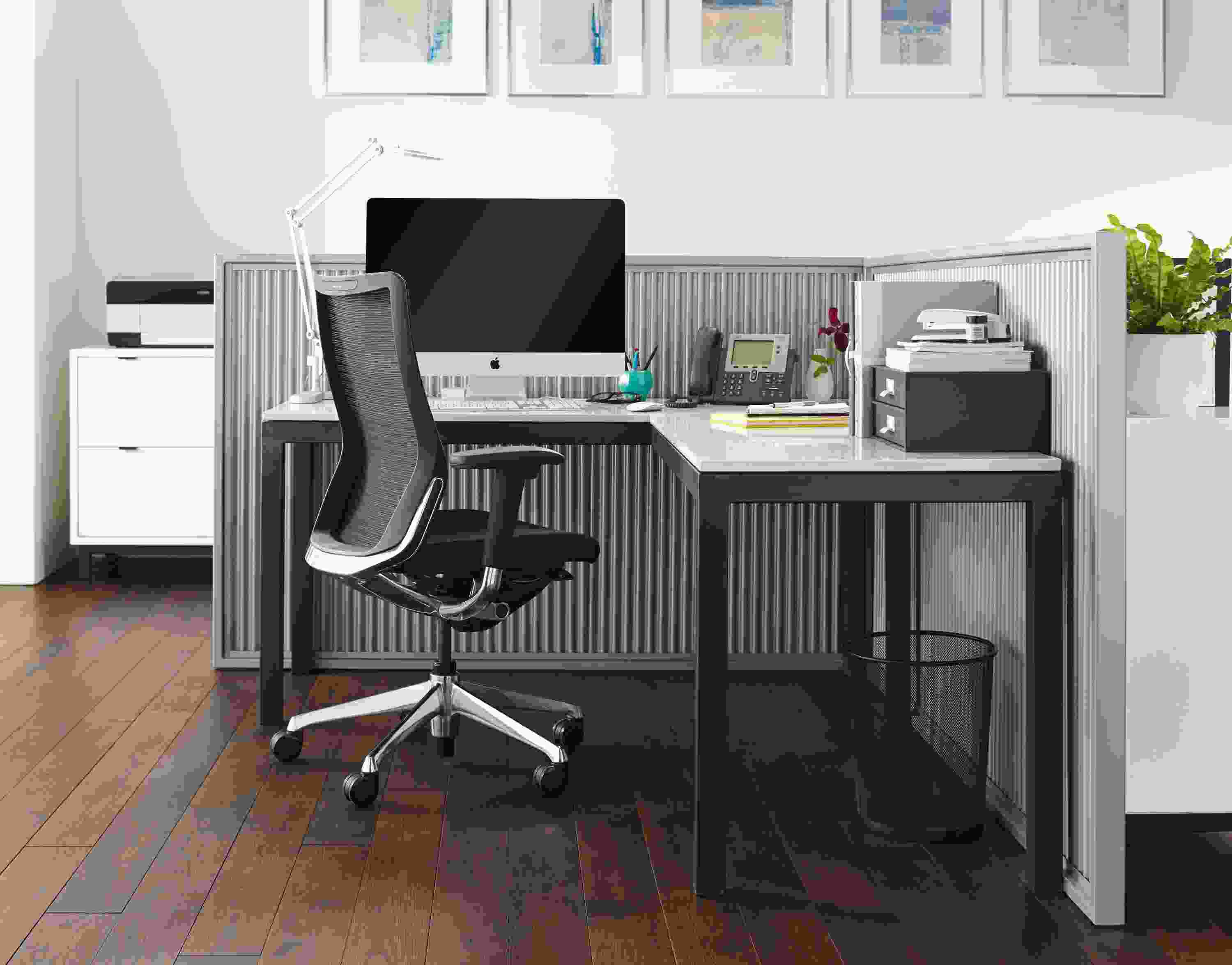 Side detail of Parsons l-shaped desk with Choral chair.